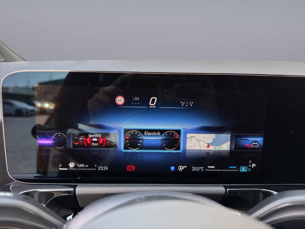 MERCEDES-BENZ GLA 220 d Swiss Star AMG Line 4matic-image-8