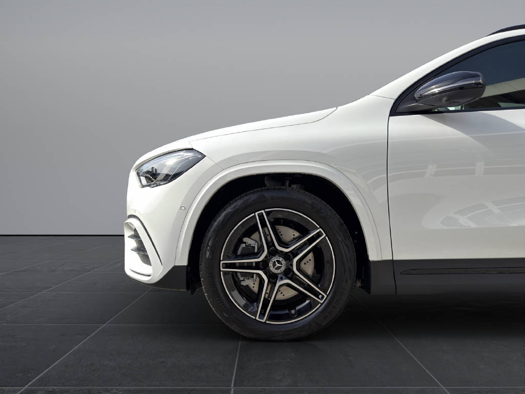 MERCEDES-BENZ GLA 220 d Swiss Star AMG Line 4matic-image-16