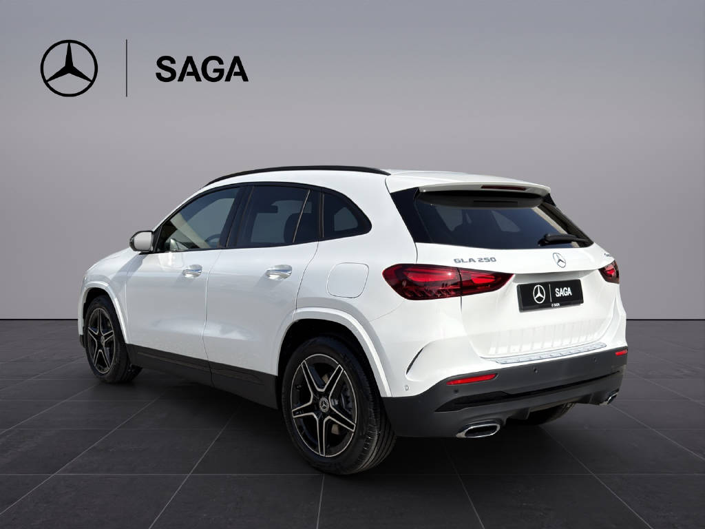 MERCEDES-BENZ GLA 220 d Swiss Star AMG Line 4matic-image-3