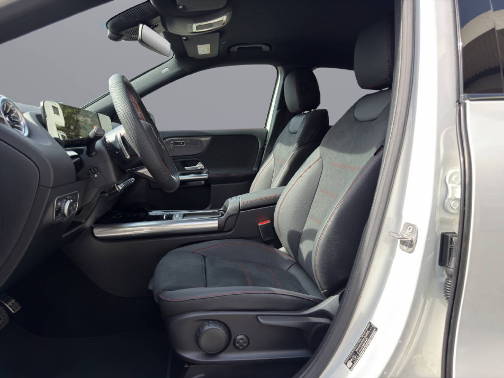 MERCEDES-BENZ GLA 220 d Swiss Star AMG Line 4matic-image-7