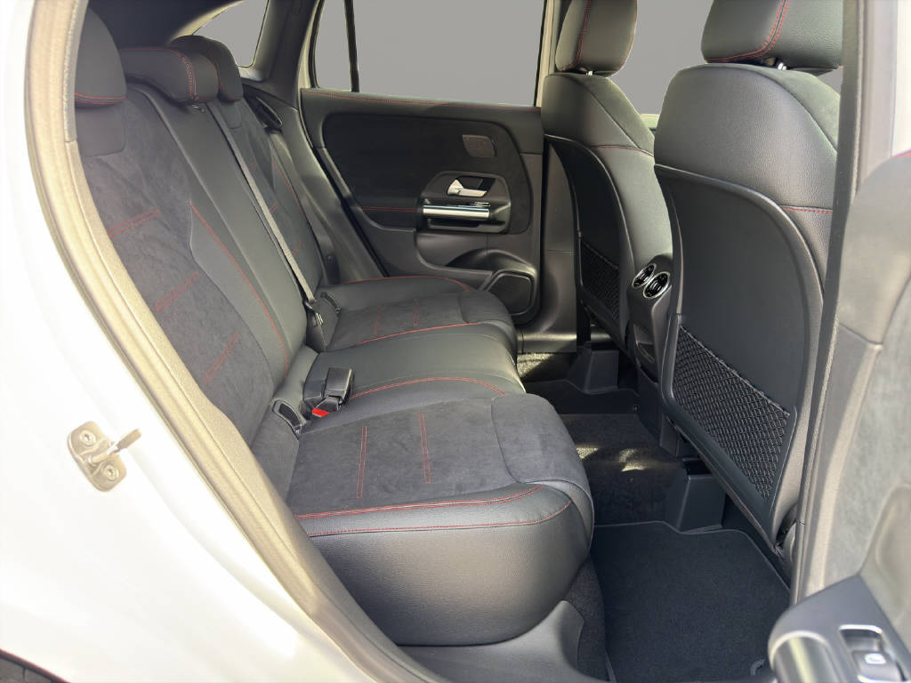 MERCEDES-BENZ GLA 220 d Swiss Star AMG Line 4matic-image-13