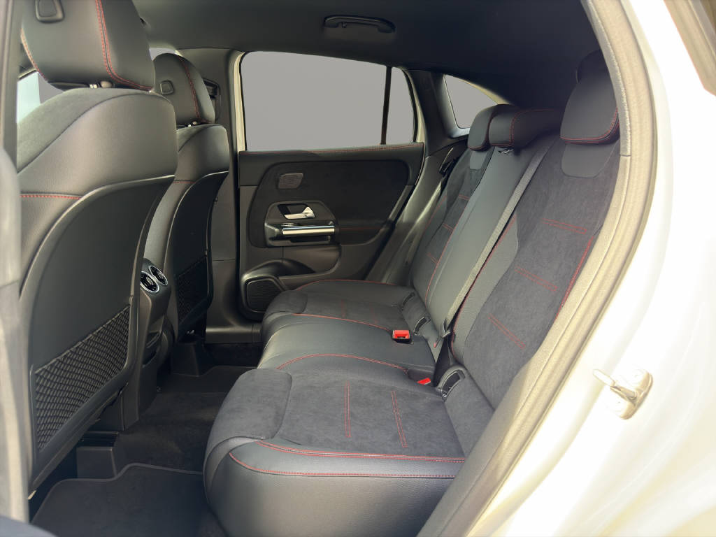 MERCEDES-BENZ GLA 220 d Swiss Star AMG Line 4matic-image-12