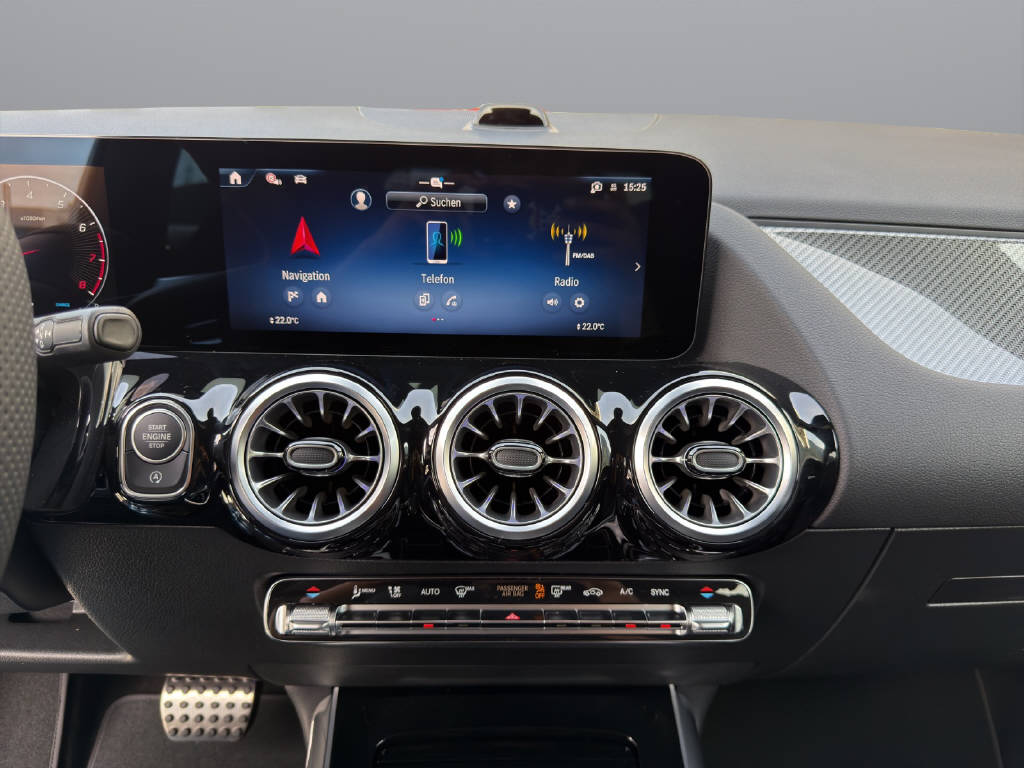 MERCEDES-BENZ GLA 220 d Swiss Star AMG Line 4matic-image-10