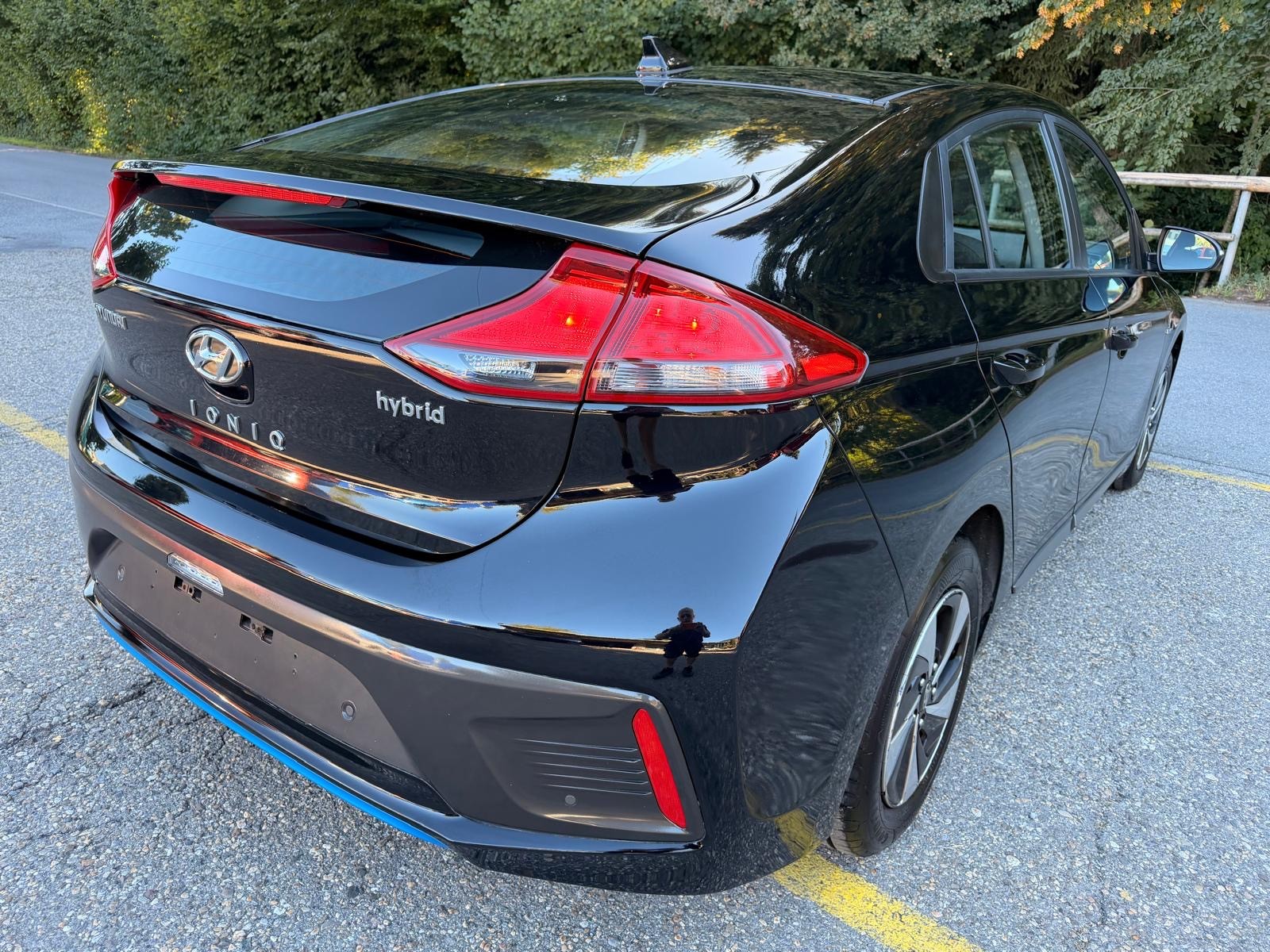 HYUNDAI Ioniq 1.6 GDi HEV Amplia DCT MFK-image-2