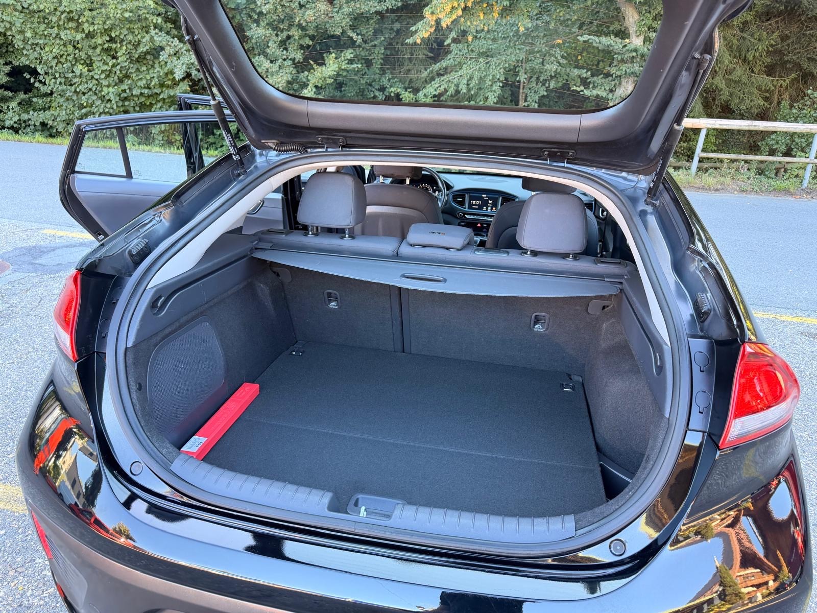 HYUNDAI Ioniq 1.6 GDi HEV Amplia DCT MFK-image-11