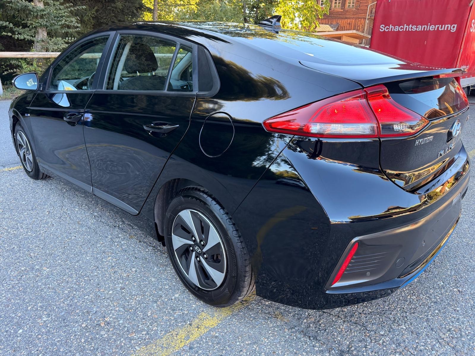 HYUNDAI Ioniq 1.6 GDi HEV Amplia DCT MFK-image-3
