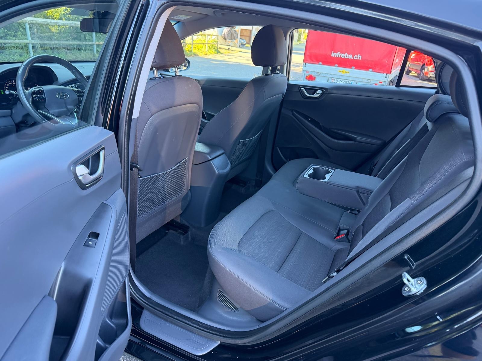 HYUNDAI Ioniq 1.6 GDi HEV Amplia DCT MFK-image-10
