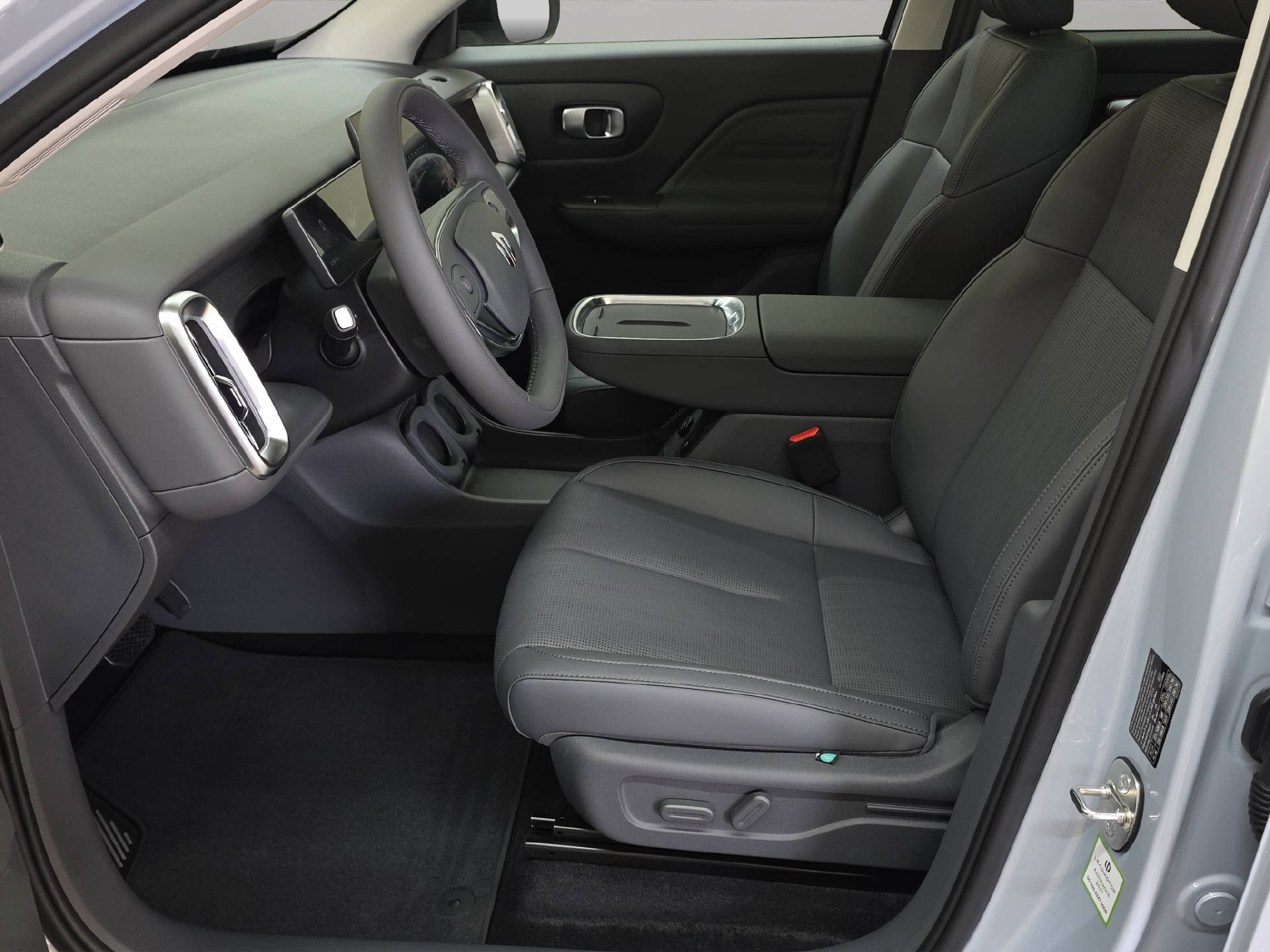 LEAPMOTOR B10 EV-image-5
