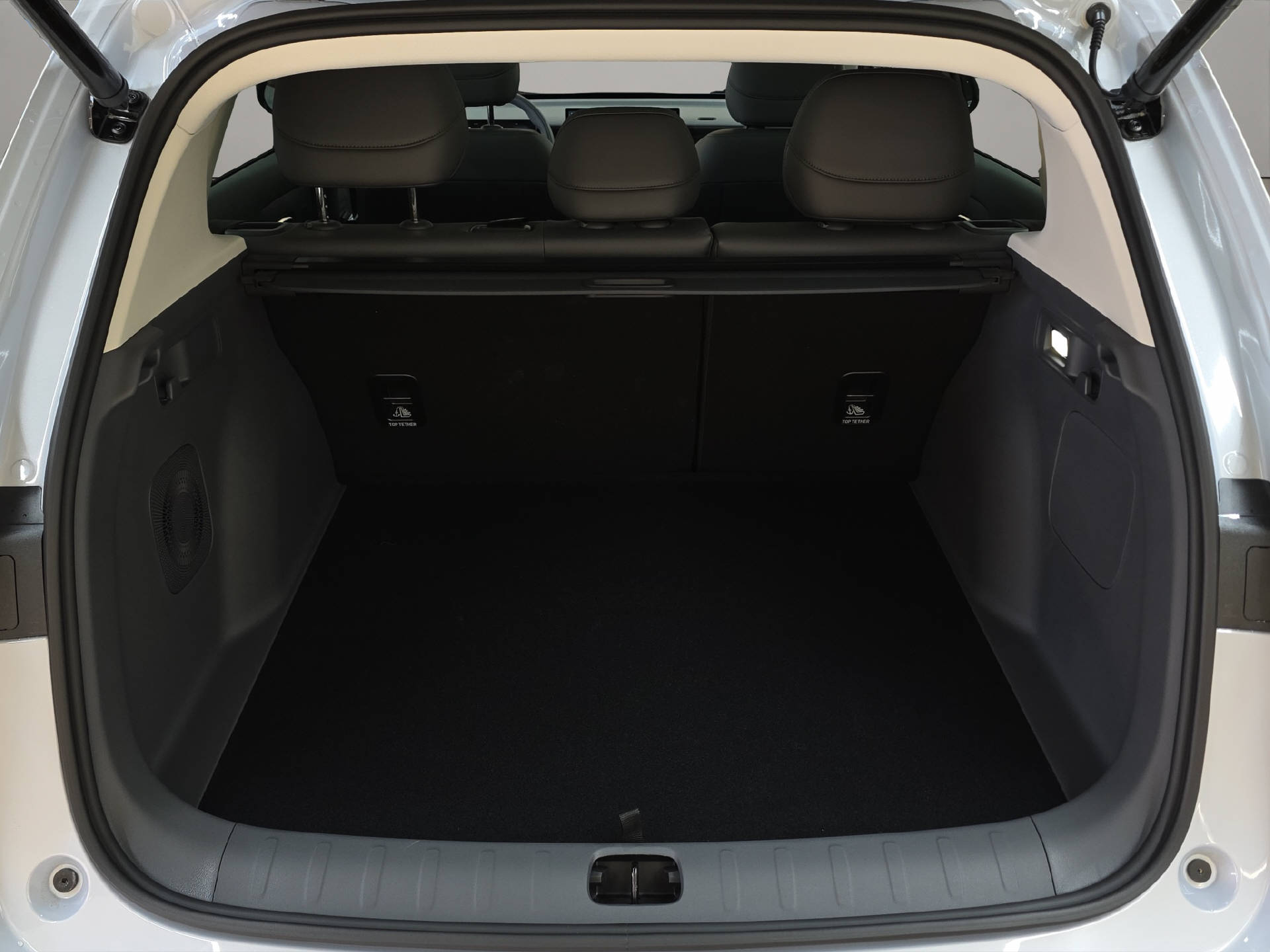 LEAPMOTOR B10 EV-image-11