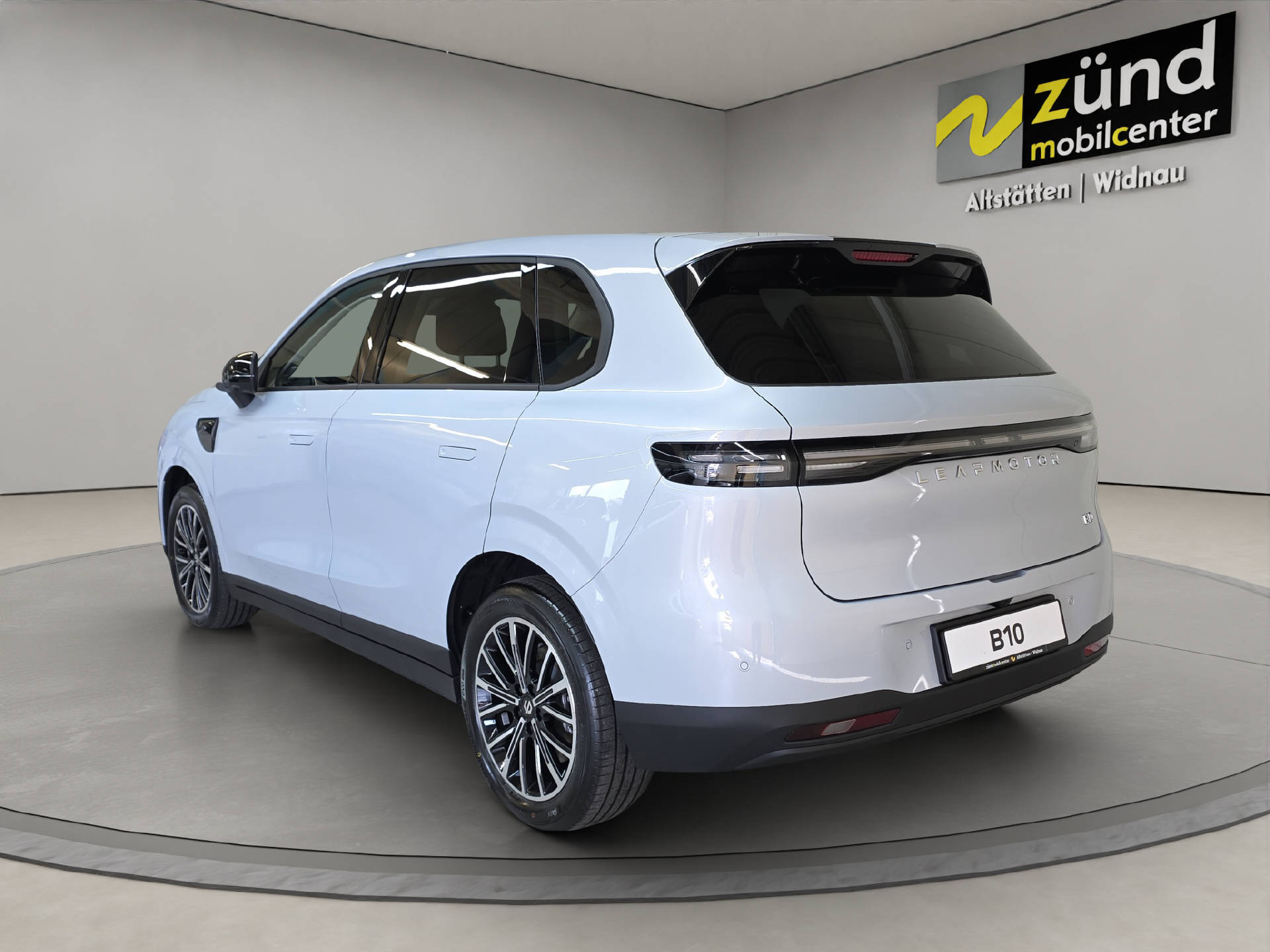 LEAPMOTOR B10 EV-image-2