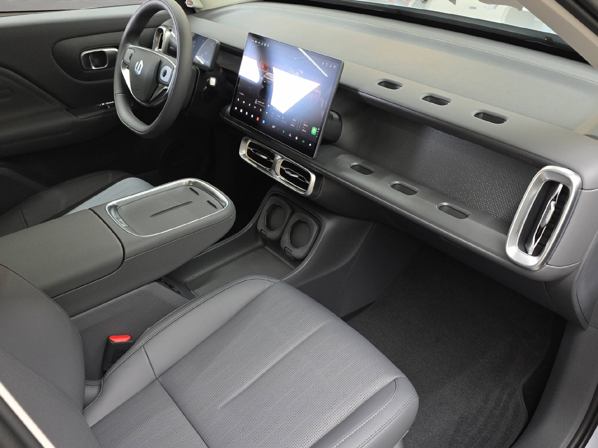 LEAPMOTOR B10 EV-image-10