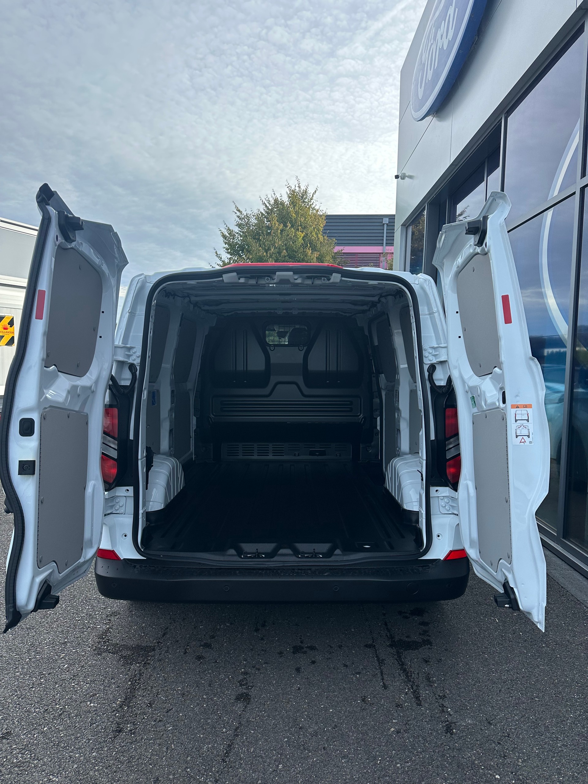 FORD Transit Custom Van 320 L1 2.5 Durat Trend/PHEV/Aut.-image-6