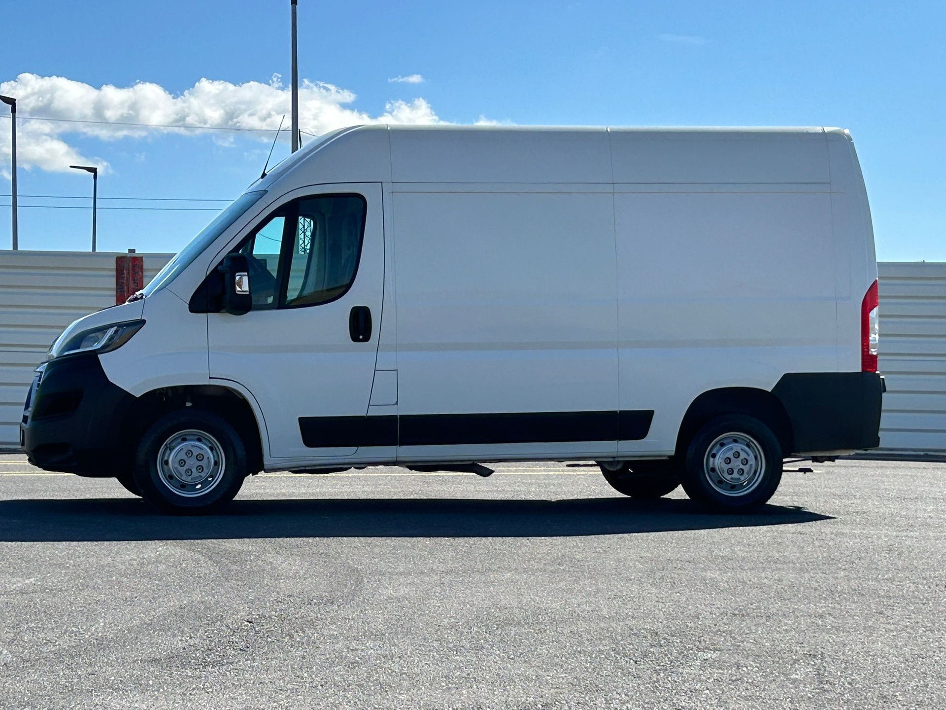 PEUGEOT Boxer 2.2 HDI 333 Active L2H2-image-17