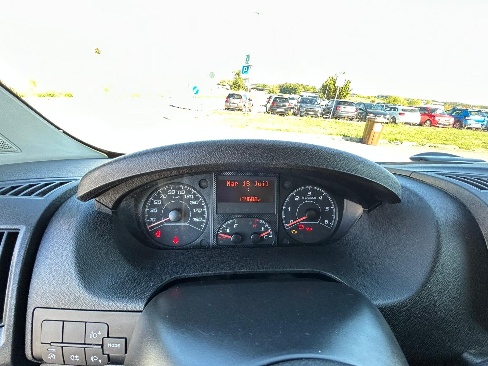 PEUGEOT Boxer 2.2 HDI 333 Active L2H2-image-26