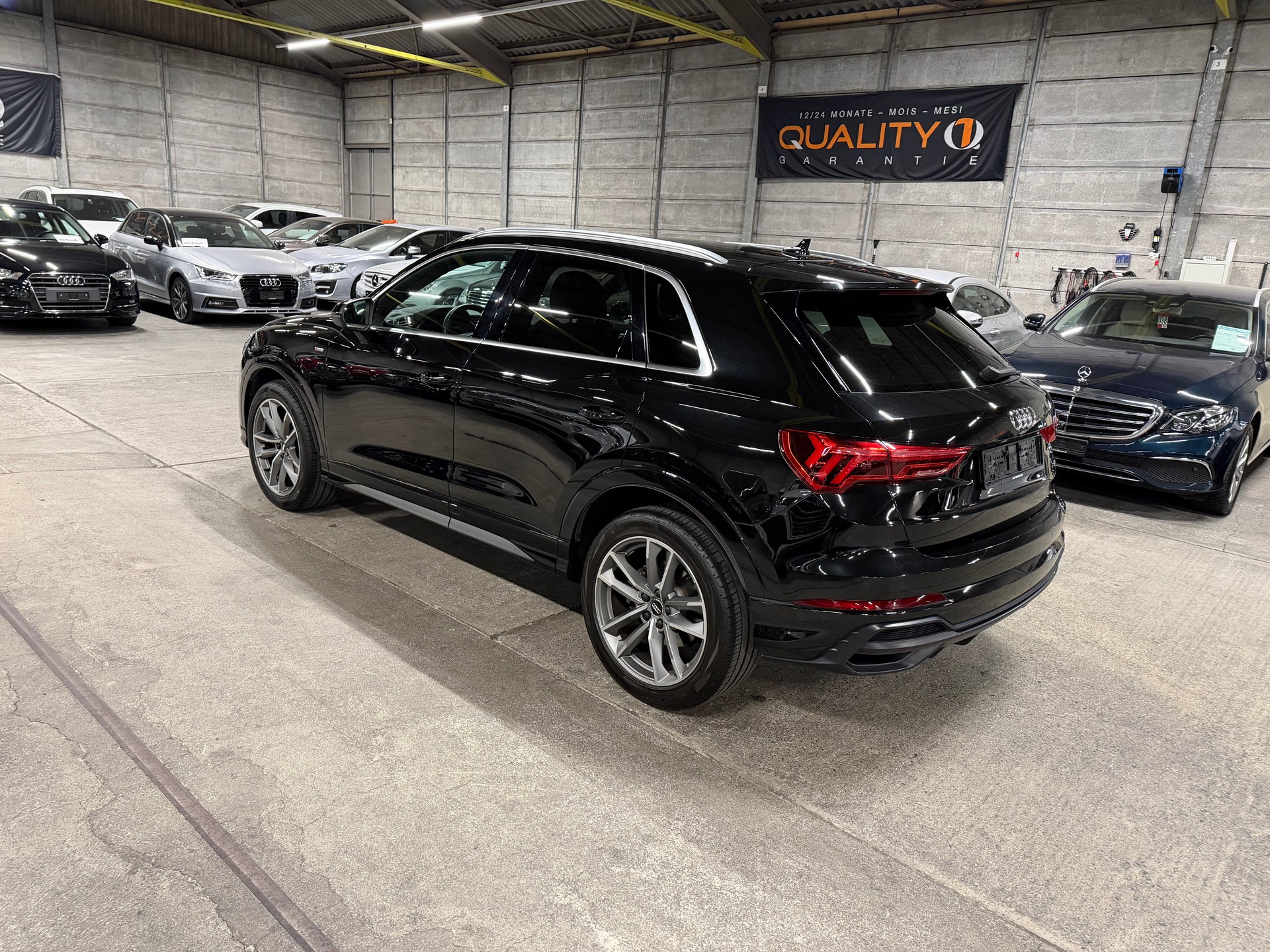 AUDI Q3 40 TFSI S line quattro S-tronic-image-6