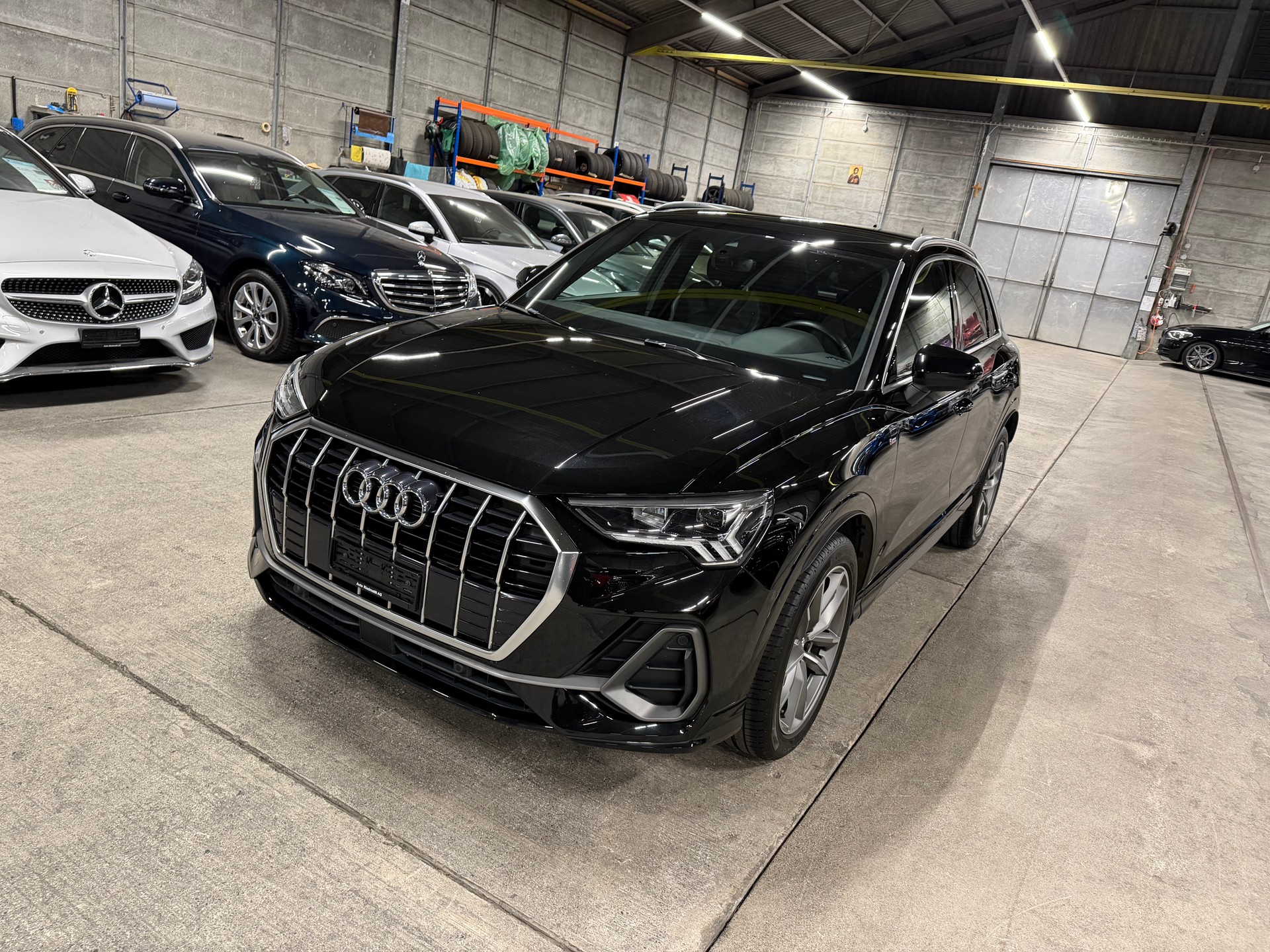 AUDI Q3 40 TFSI S line quattro S-tronic-image-8
