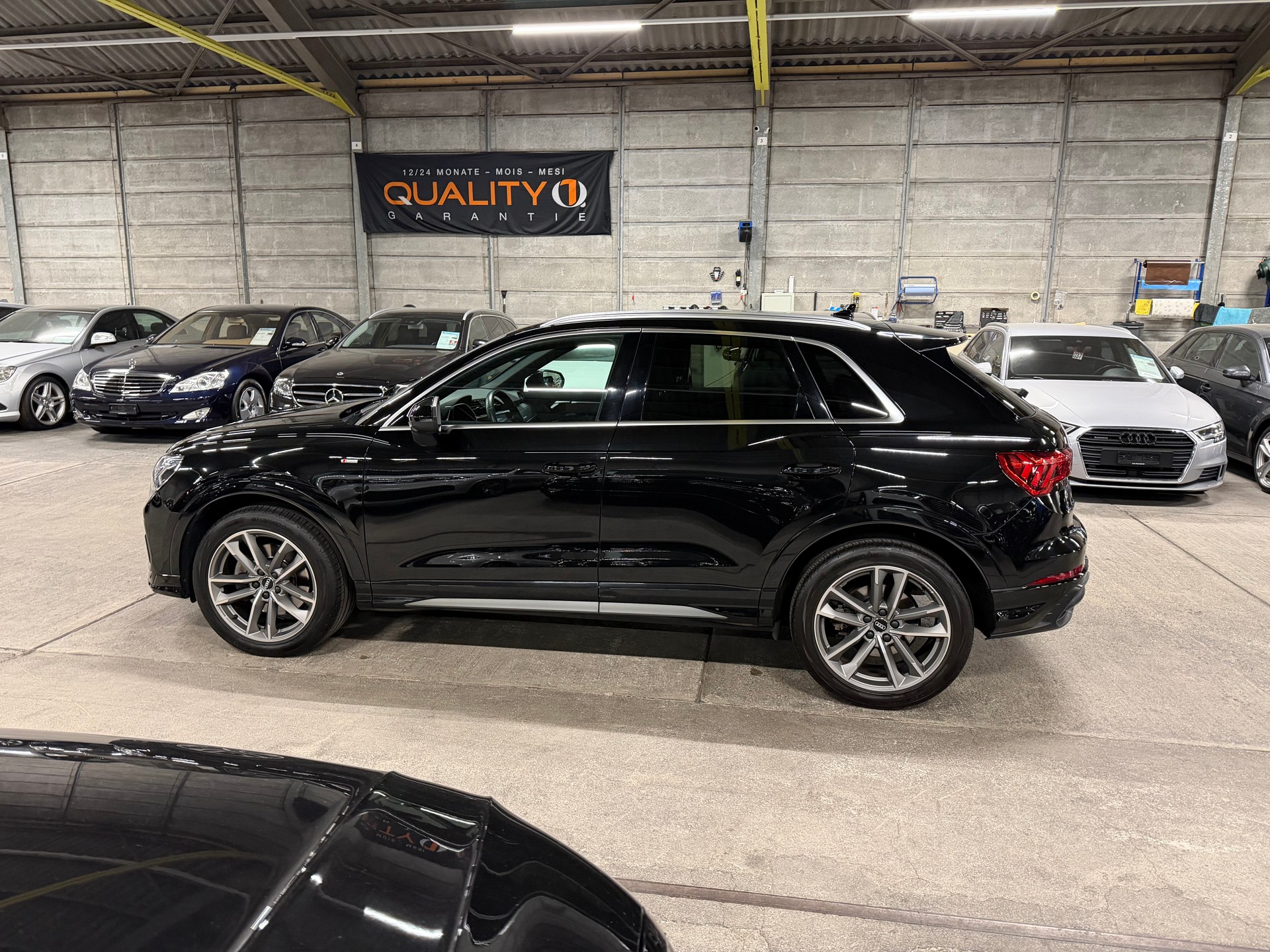 AUDI Q3 40 TFSI S line quattro S-tronic-image-7