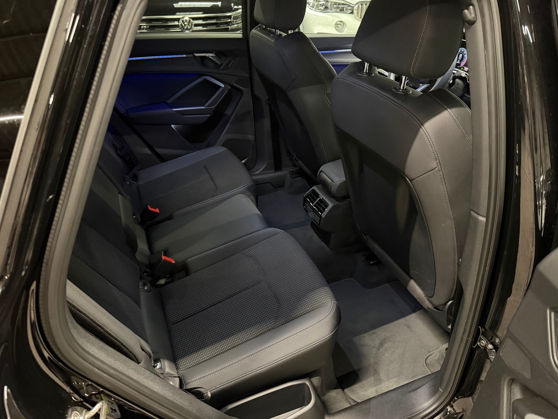 AUDI Q3 40 TFSI S line quattro S-tronic-image-15
