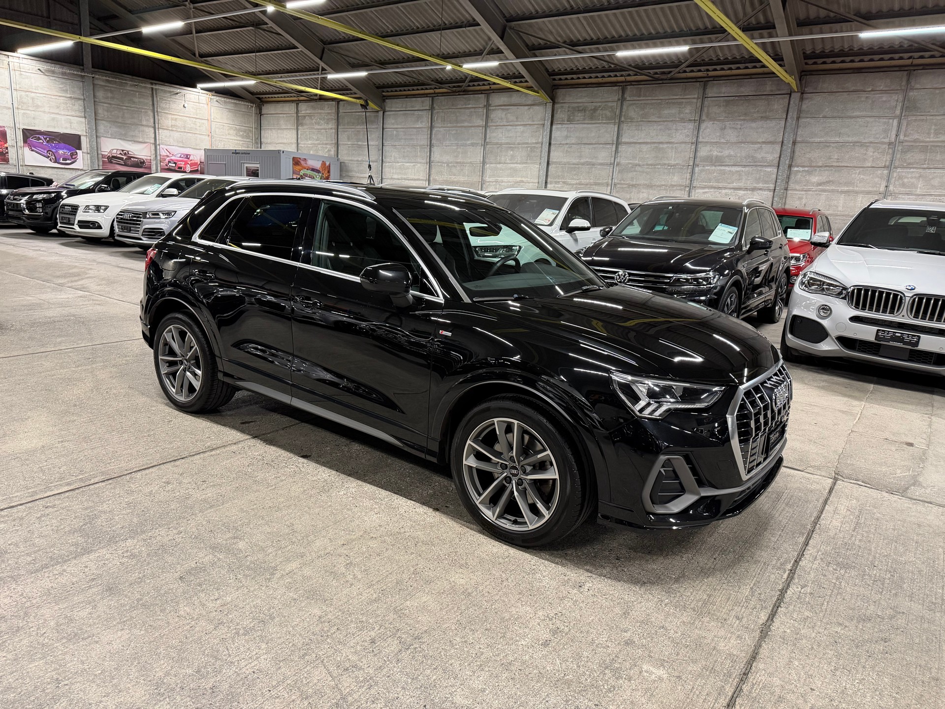 AUDI Q3 40 TFSI S line quattro S-tronic-image-2