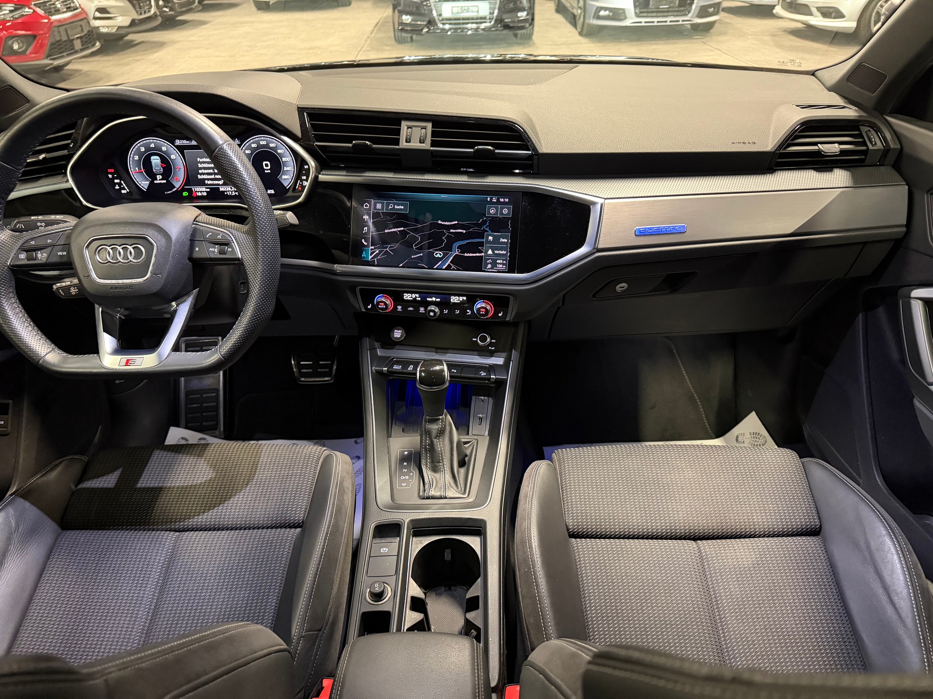 AUDI Q3 40 TFSI S line quattro S-tronic-image-16