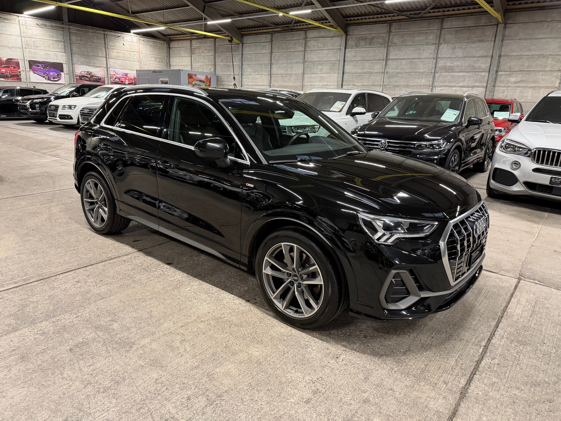 AUDI Q3 40 TFSI S line quattro S-tronic-image-1