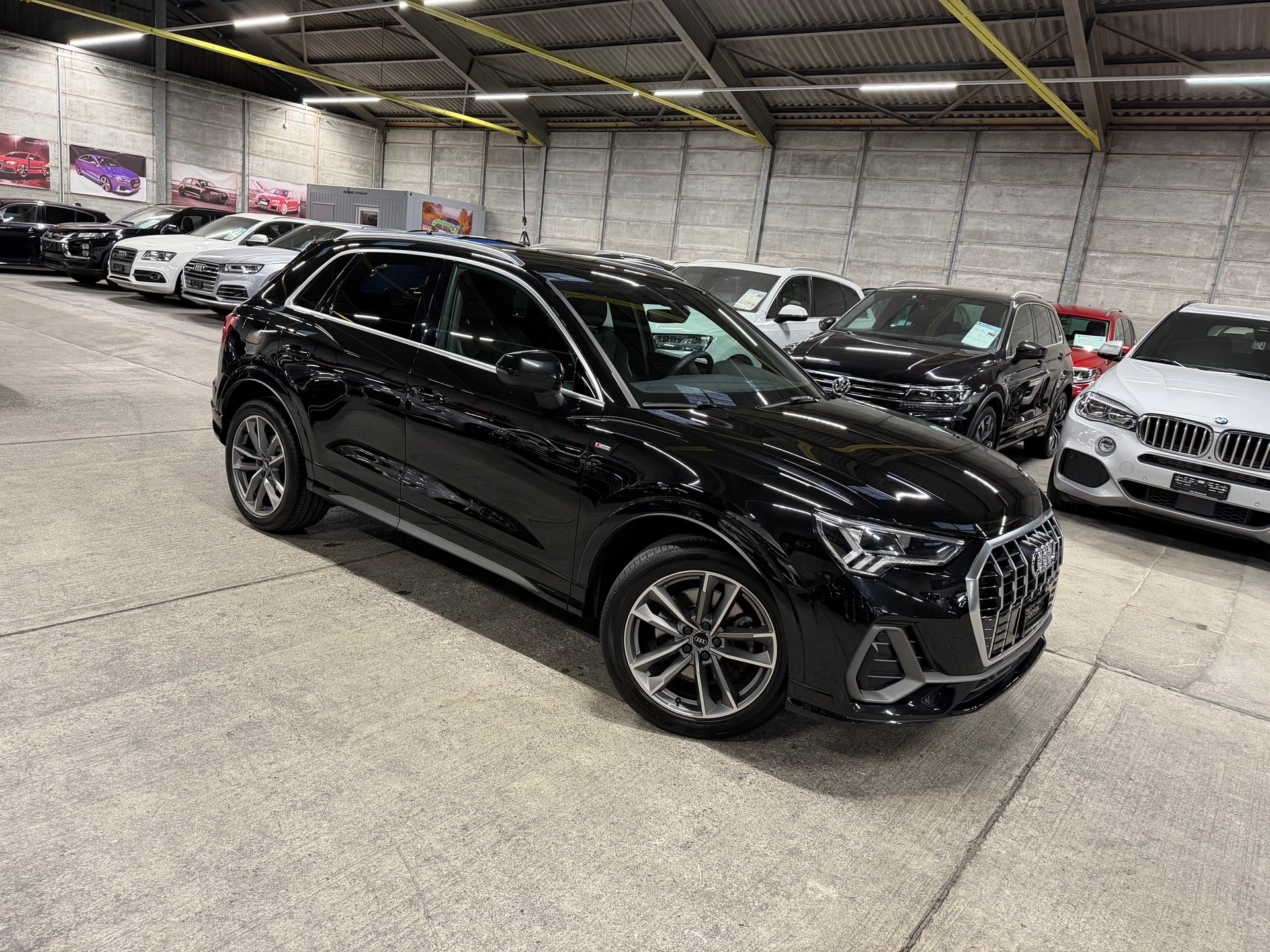 AUDI Q3 40 TFSI S line quattro S-tronic-image-0