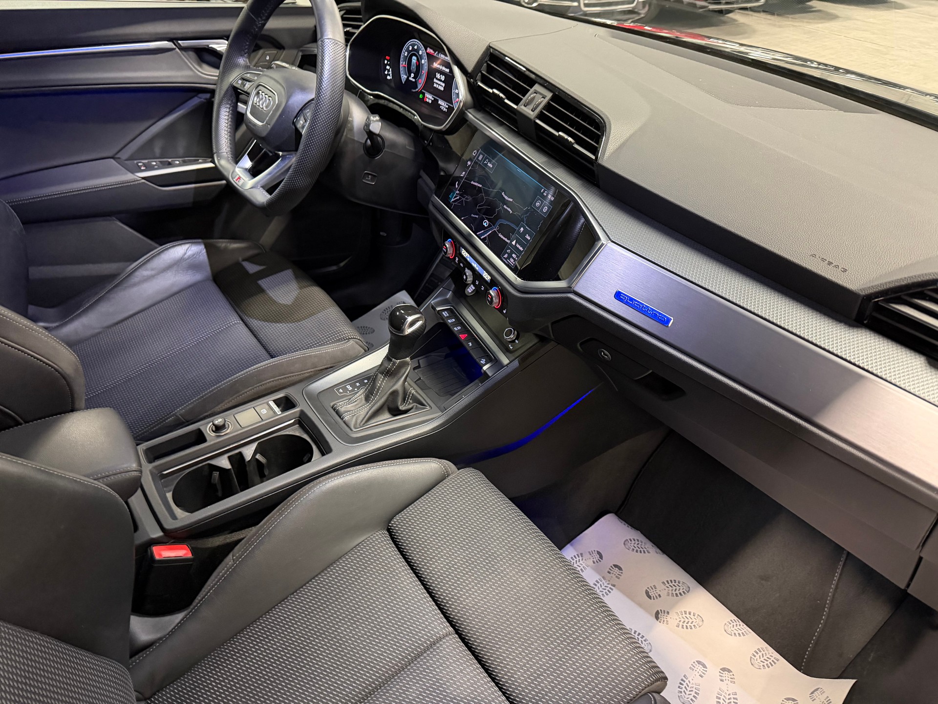 AUDI Q3 40 TFSI S line quattro S-tronic-image-14