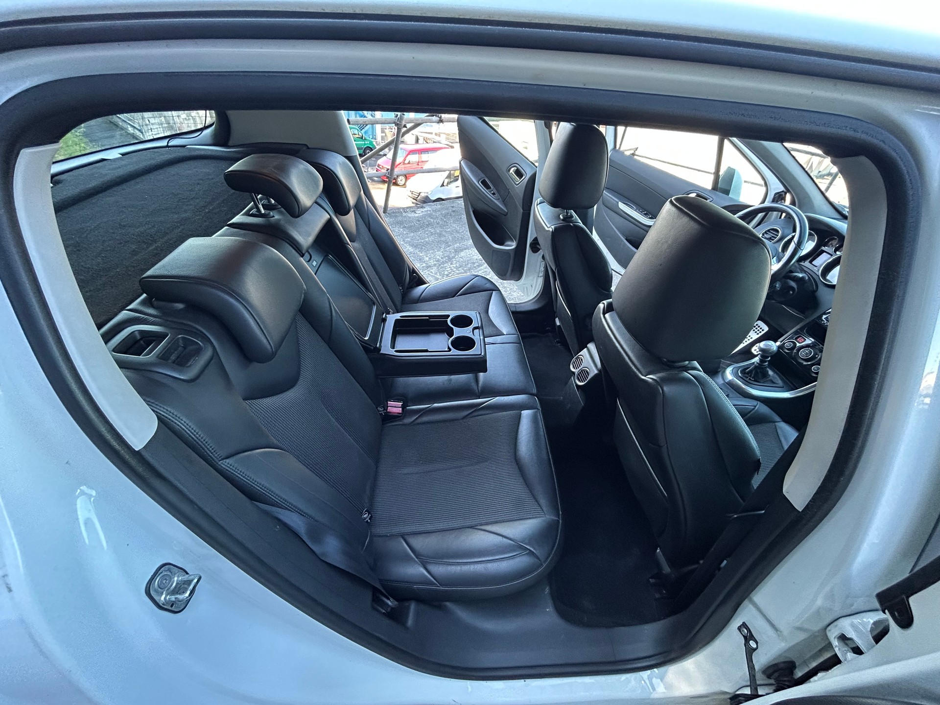 PEUGEOT 308 1.6 16V T GTi-image-12