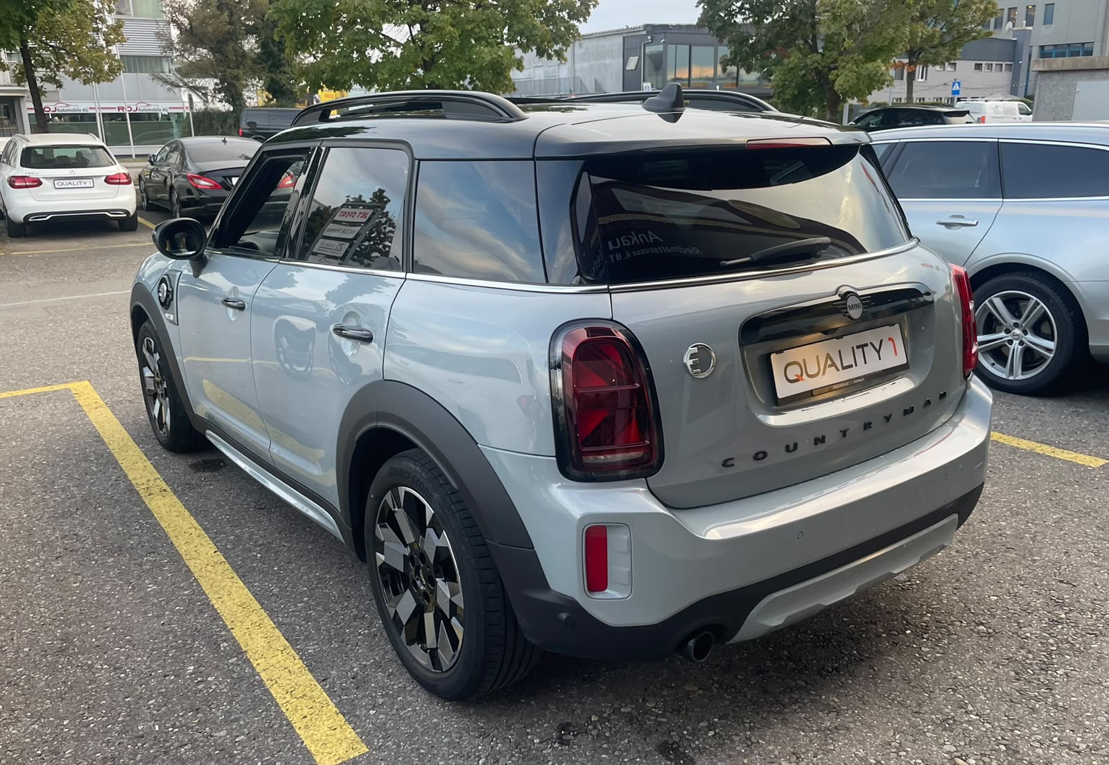 MINI Countryman Cooper SE Untamed Edition ALL4 PHEV Steptronic-image-4