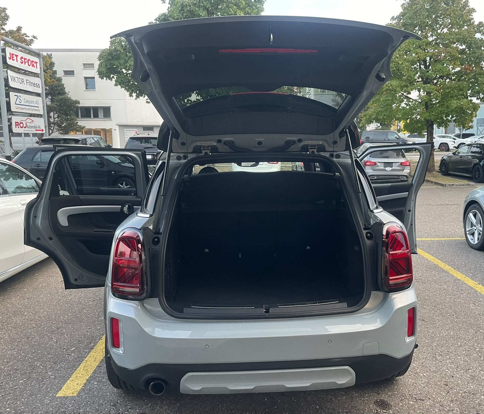 MINI Countryman Cooper SE Untamed Edition ALL4 PHEV Steptronic-image-10