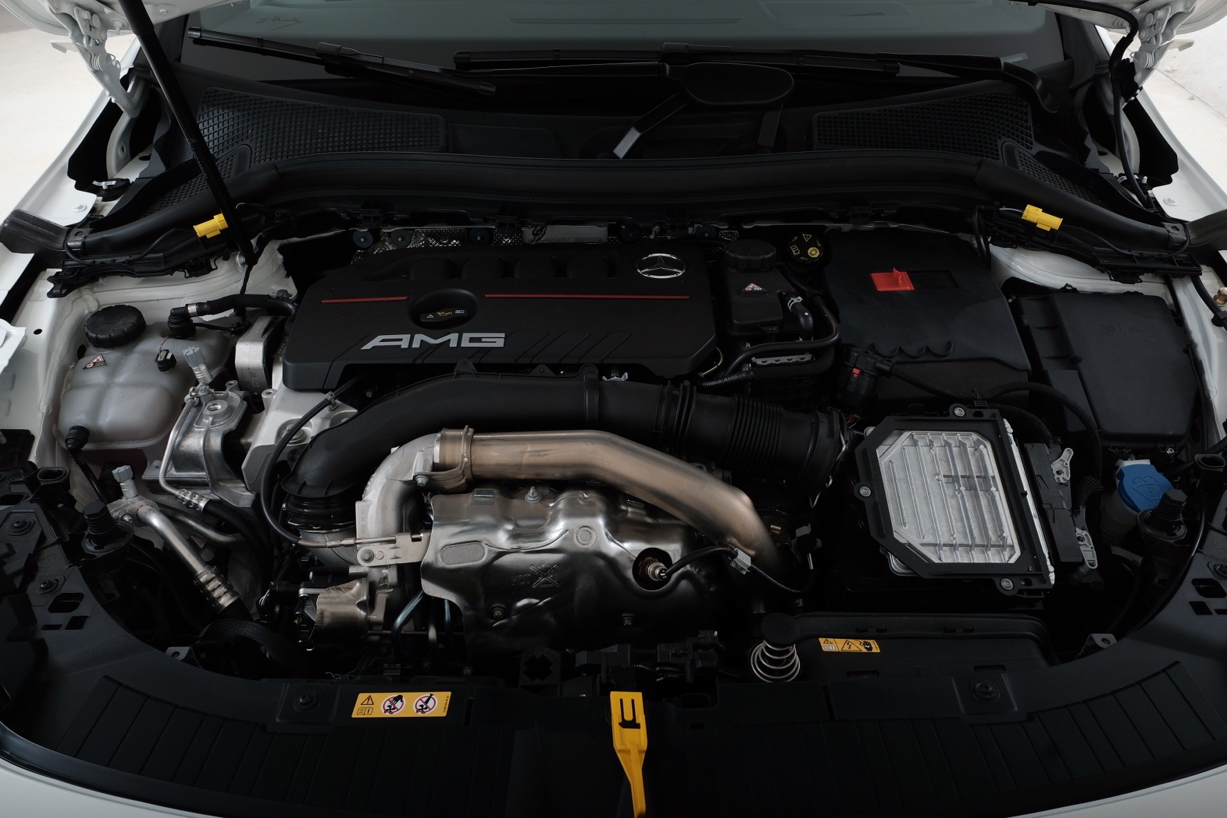 MERCEDES-BENZ GLA 35 AMG 4matic H247-image-2
