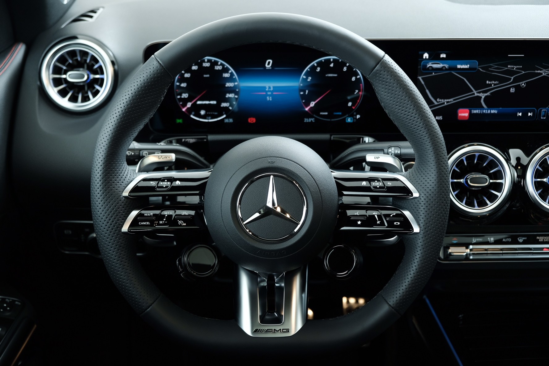 MERCEDES-BENZ GLA 35 AMG 4matic H247-image-8