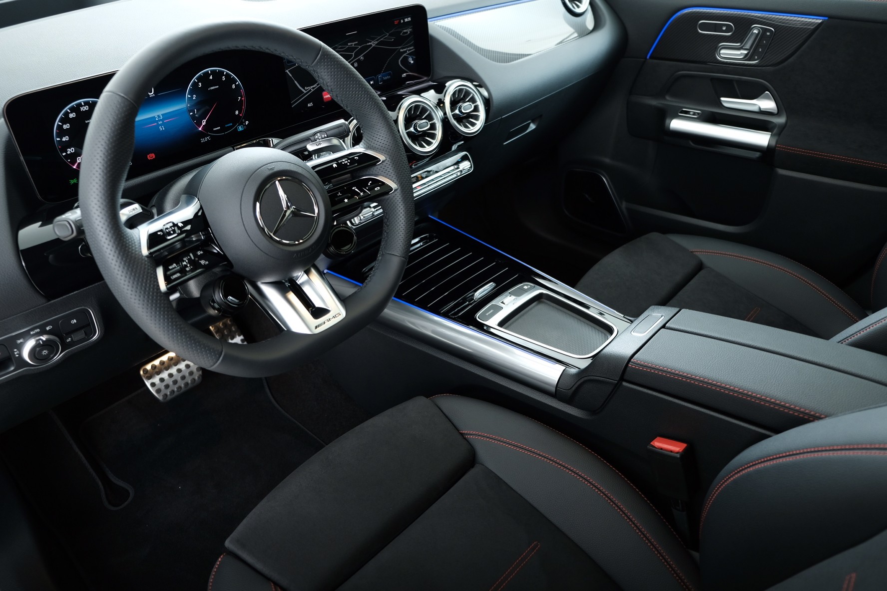 MERCEDES-BENZ GLA 35 AMG 4matic H247-image-9