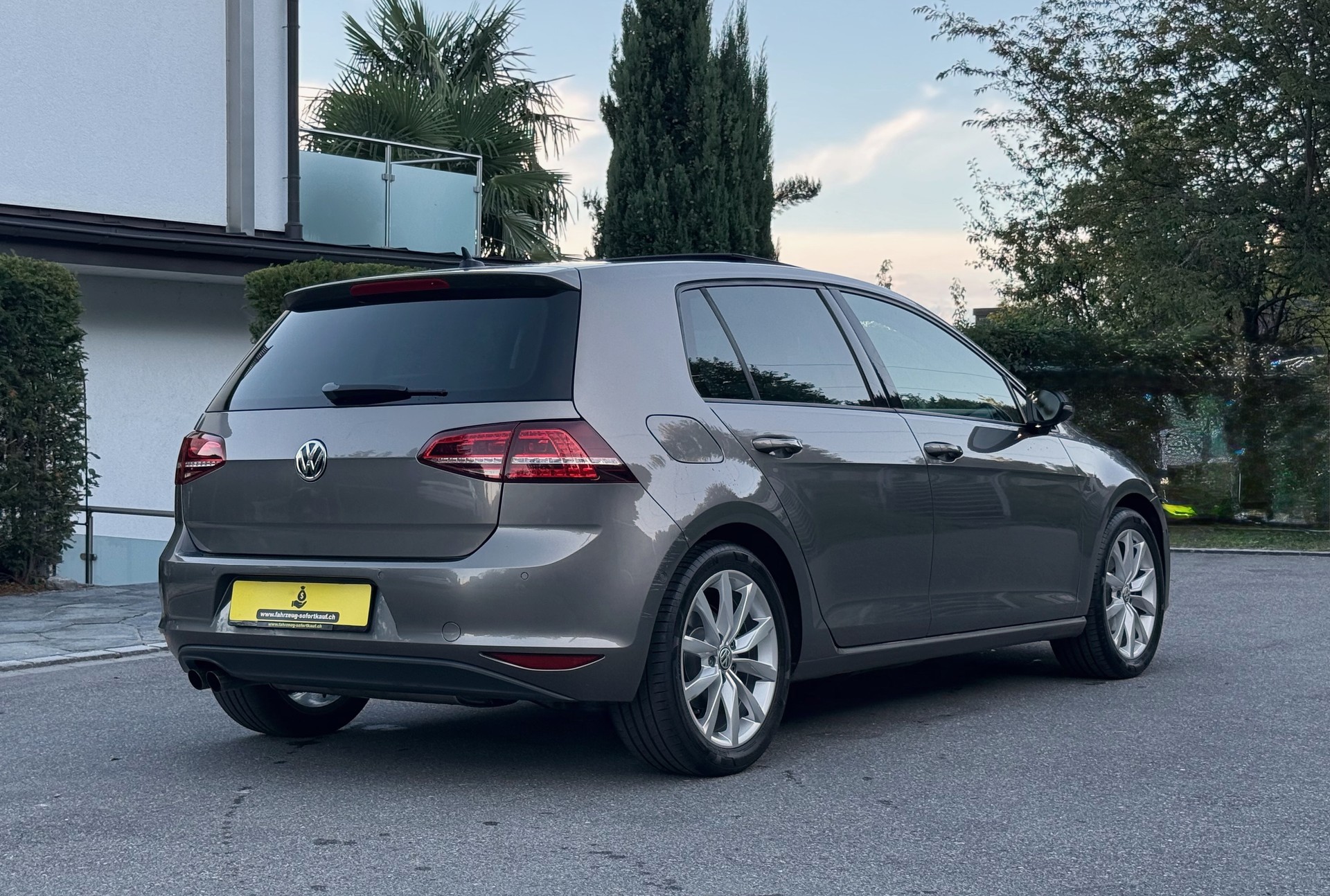 VW Golf 1.4 TSI Highline DSG 140 PS | Panorama | ACC | Leder | CarPlay | Kamera-image-3