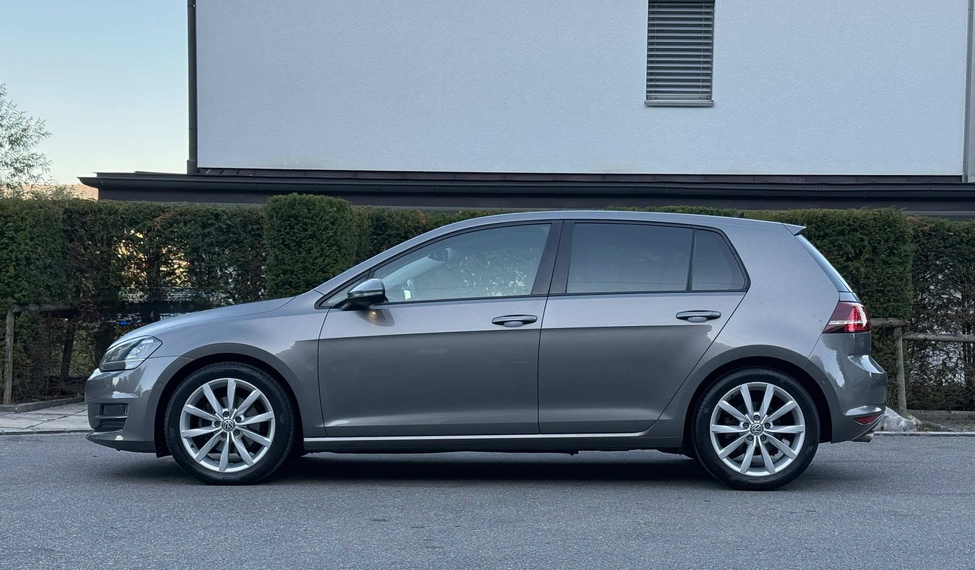 VW Golf 1.4 TSI Highline DSG 140 PS | Panorama | ACC | Leder | CarPlay | Kamera-image-6