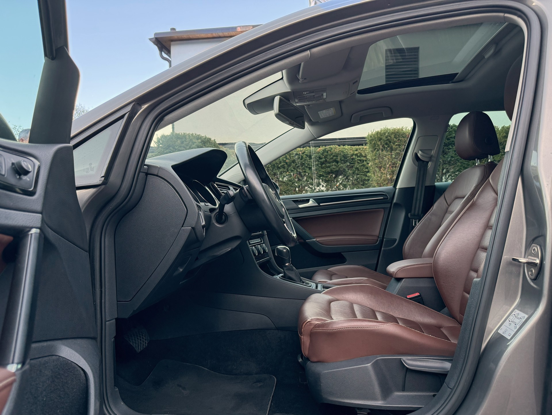 VW Golf 1.4 TSI Highline DSG 140 PS | Panorama | ACC | Leder | CarPlay | Kamera-image-8