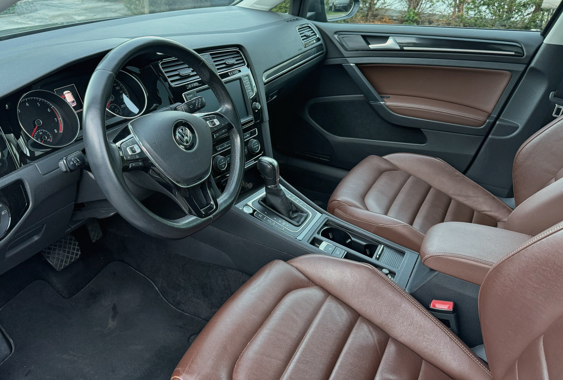 VW Golf 1.4 TSI Highline DSG 140 PS | Panorama | ACC | Leder | CarPlay | Kamera-image-9