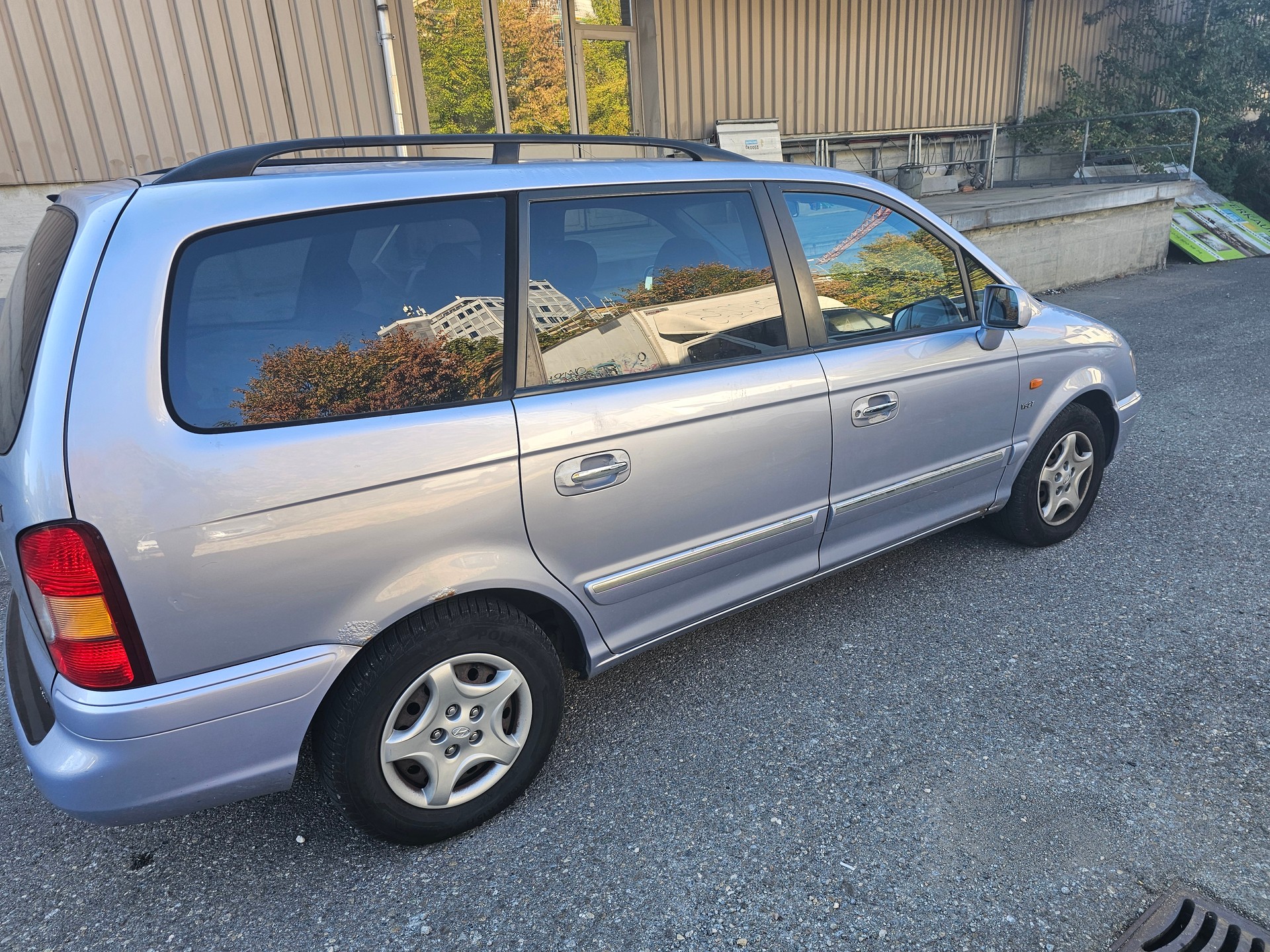 HYUNDAI Trajet 2.7 V6 GLS Automatic-image-3