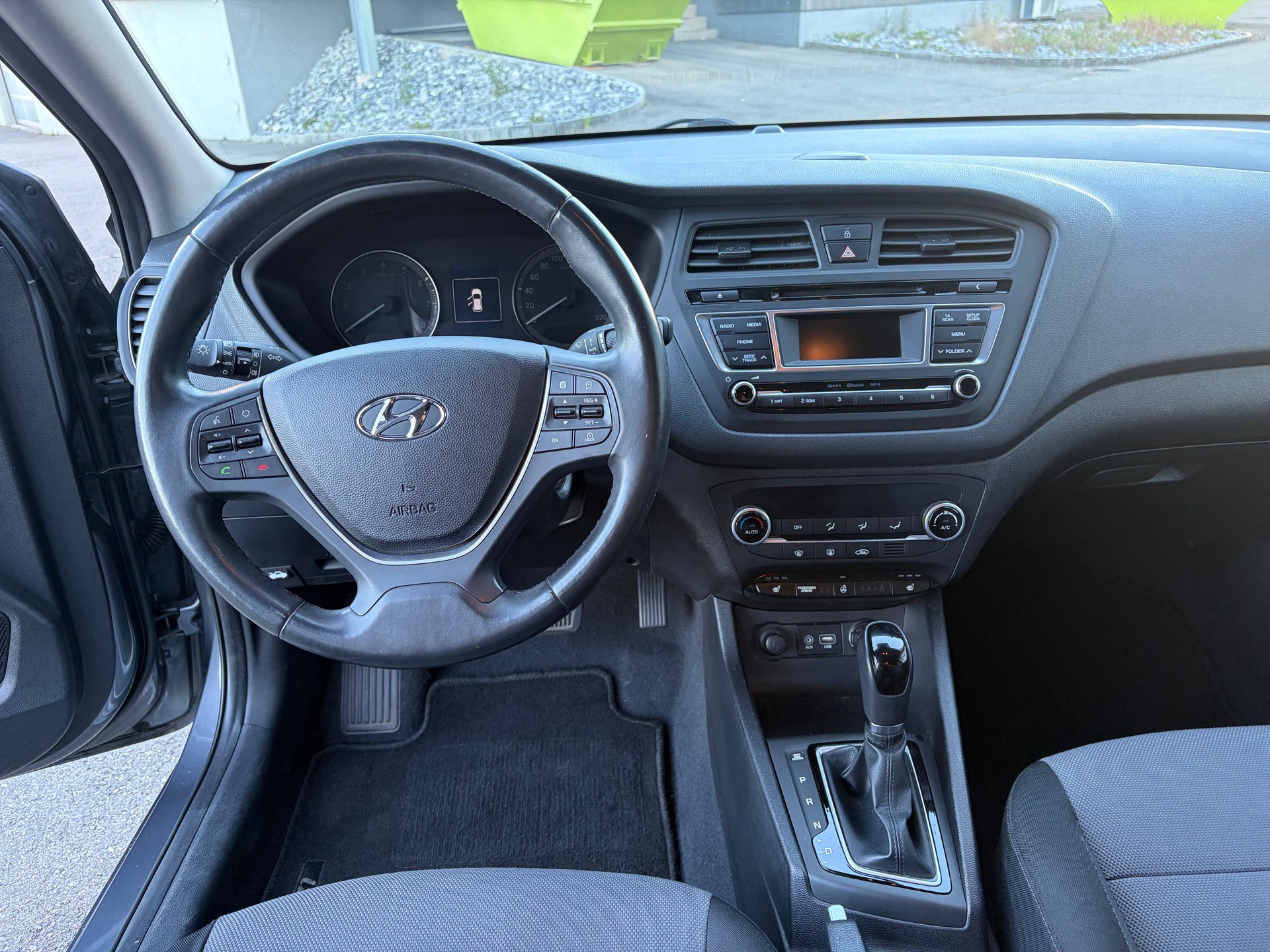 HYUNDAI i20 1.4 Vertex Automatic-image-8