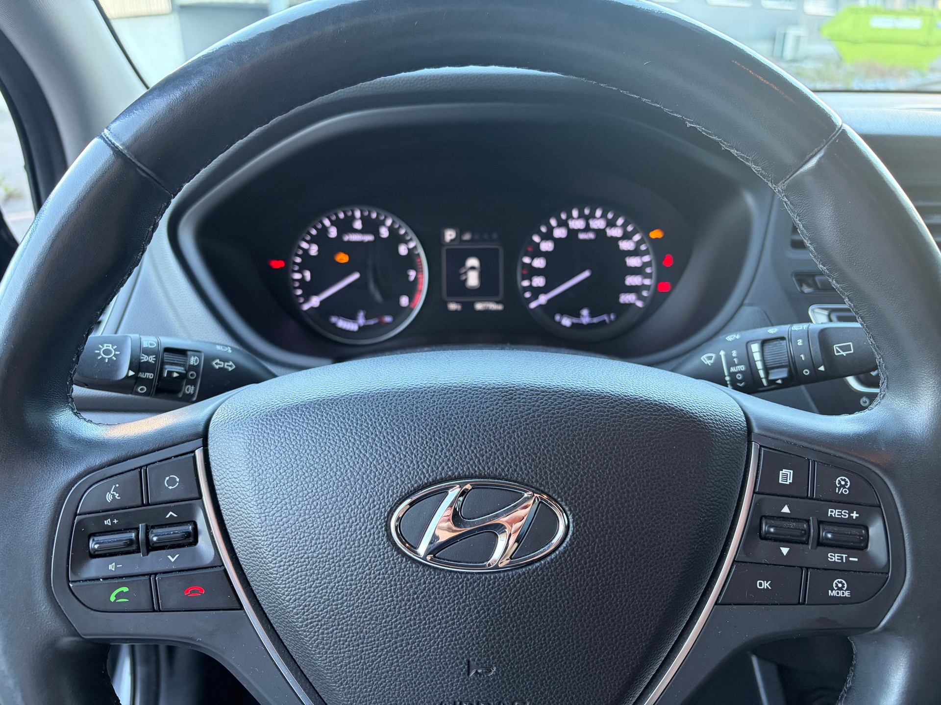 HYUNDAI i20 1.4 Vertex Automatic-image-9