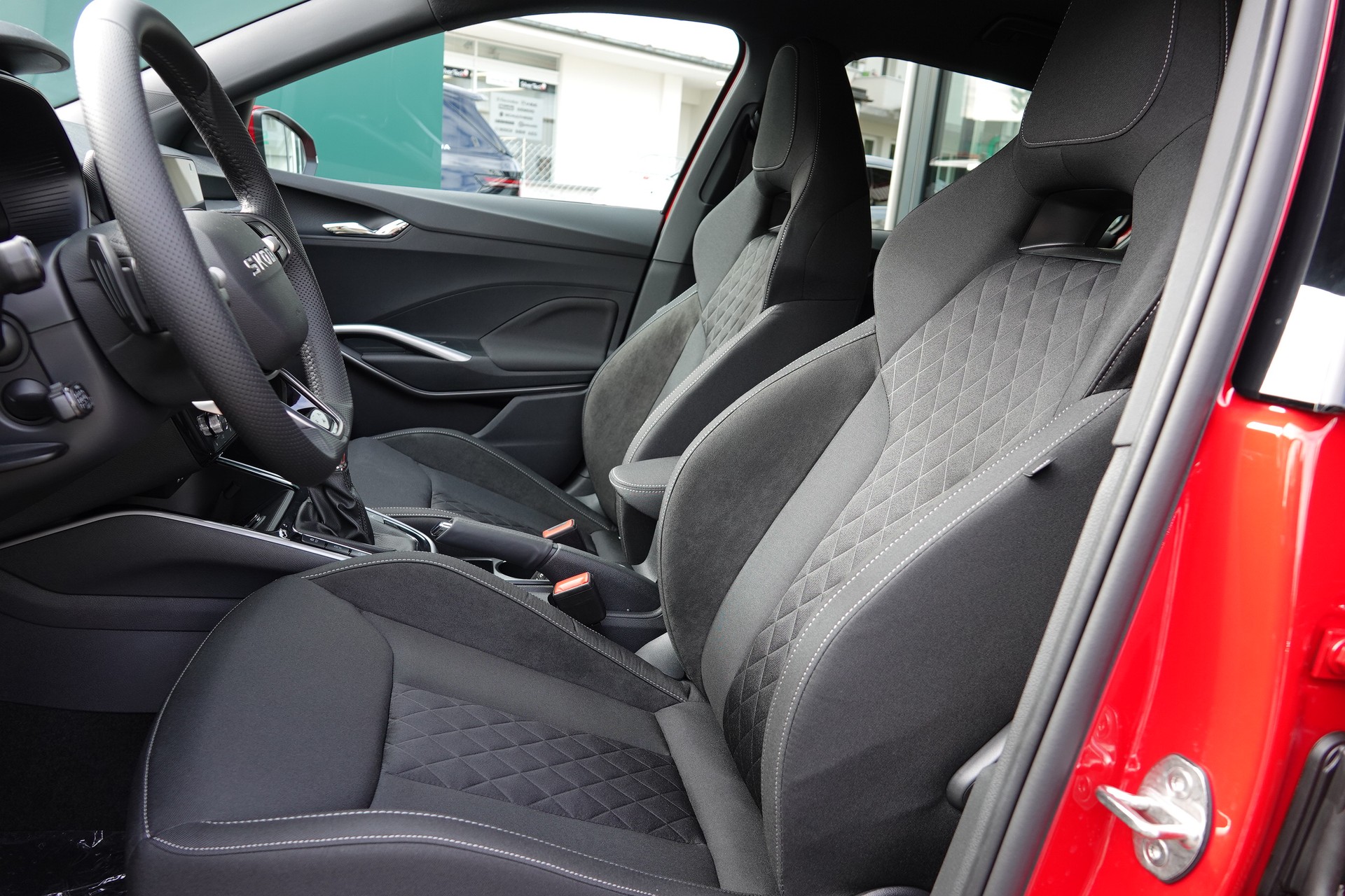 SKODA Fabia 1.0 TSI Dynamic DSG-image-9