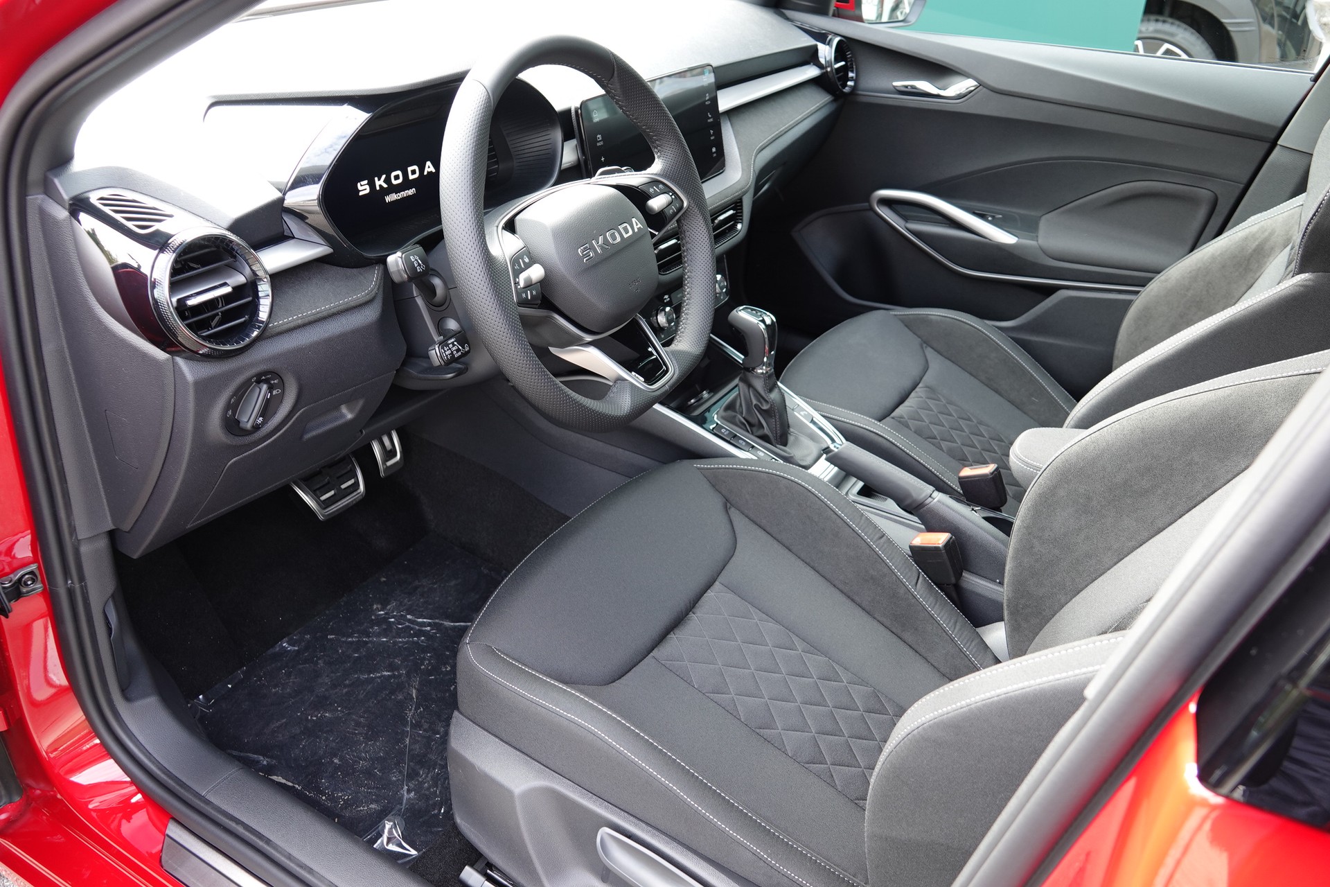 SKODA Fabia 1.0 TSI Dynamic DSG-image-8