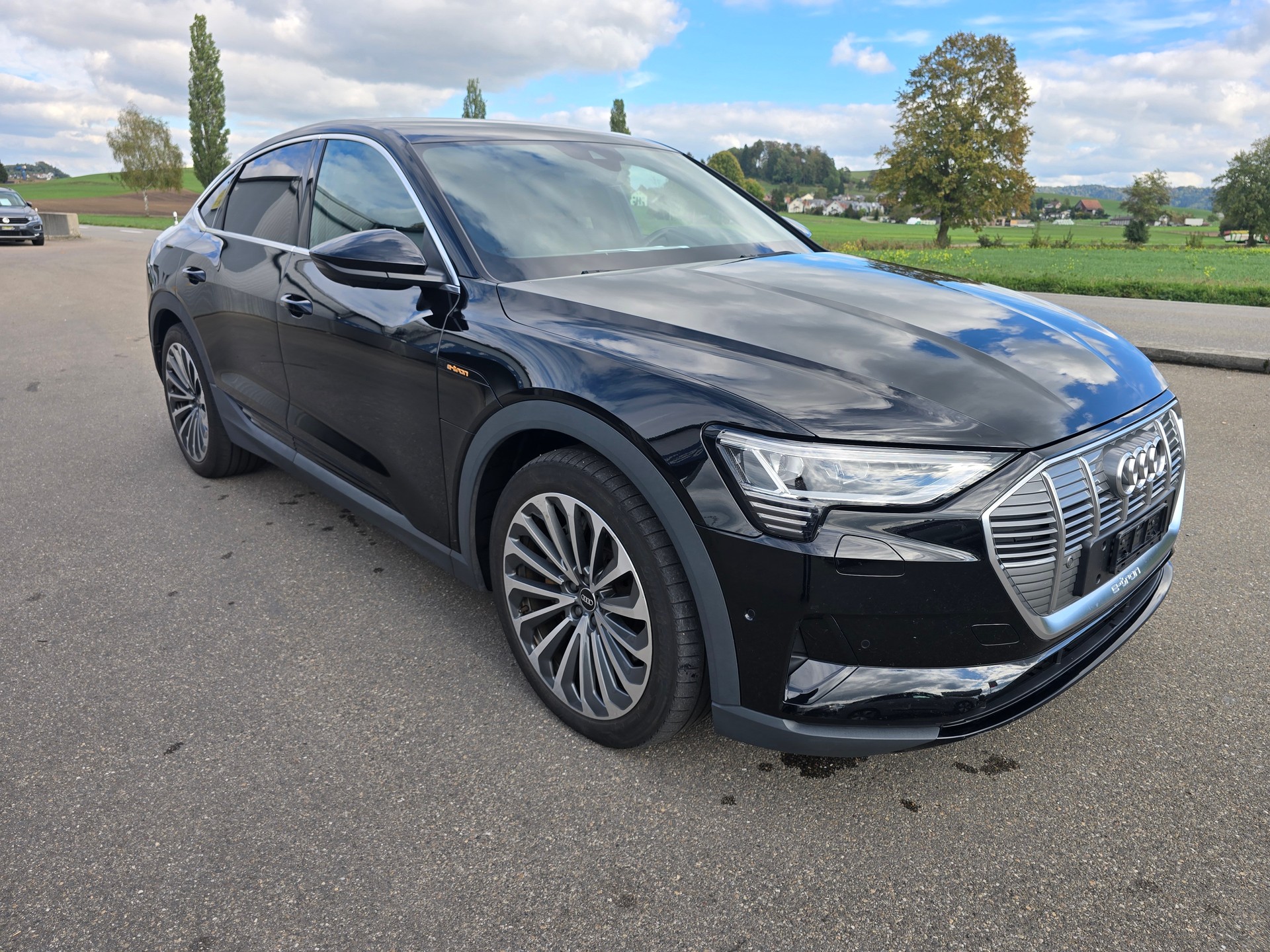 AUDI e-tron 50 Sportback Attraction quattro-image-2