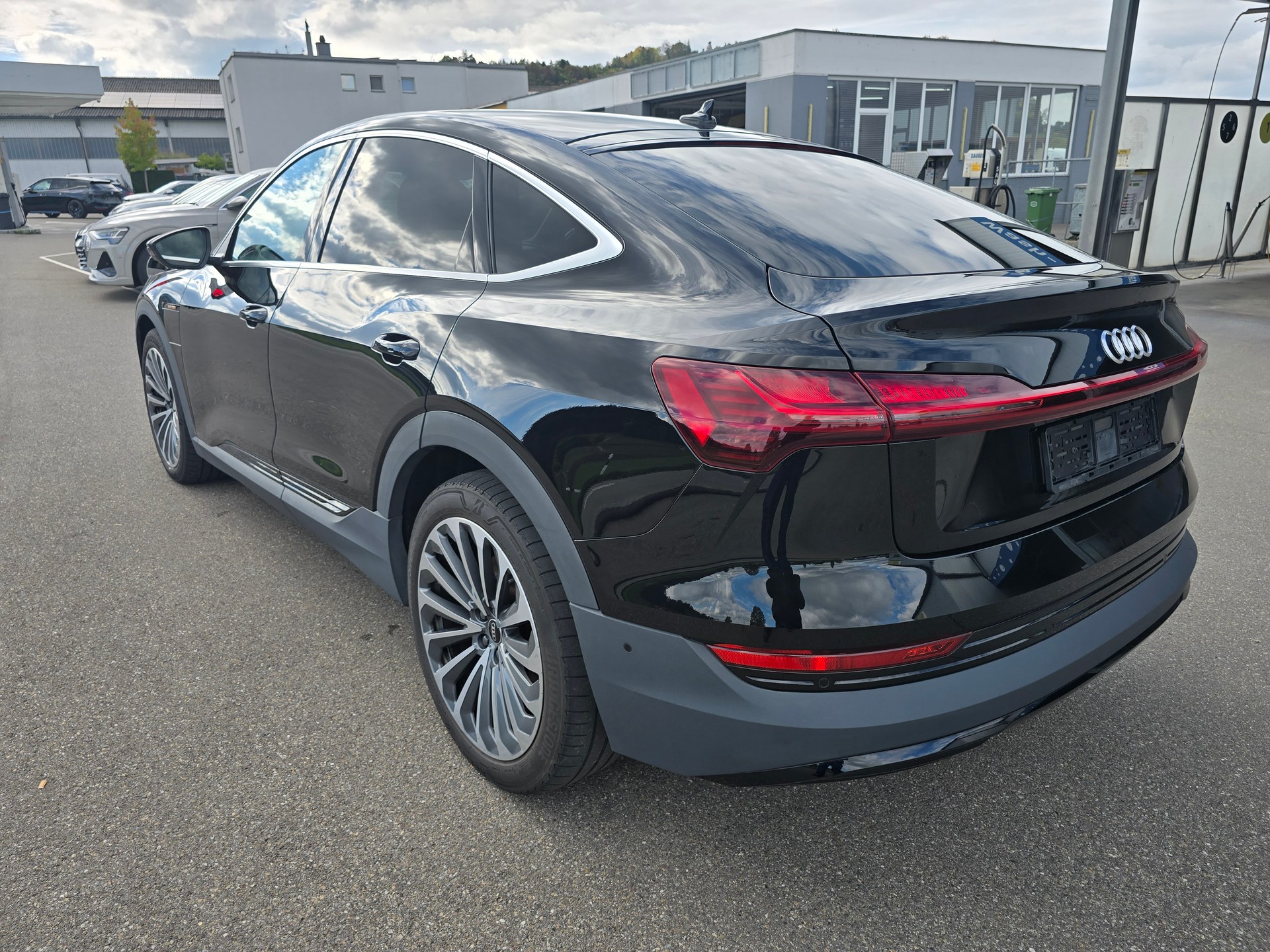 AUDI e-tron 50 Sportback Attraction quattro-image-3