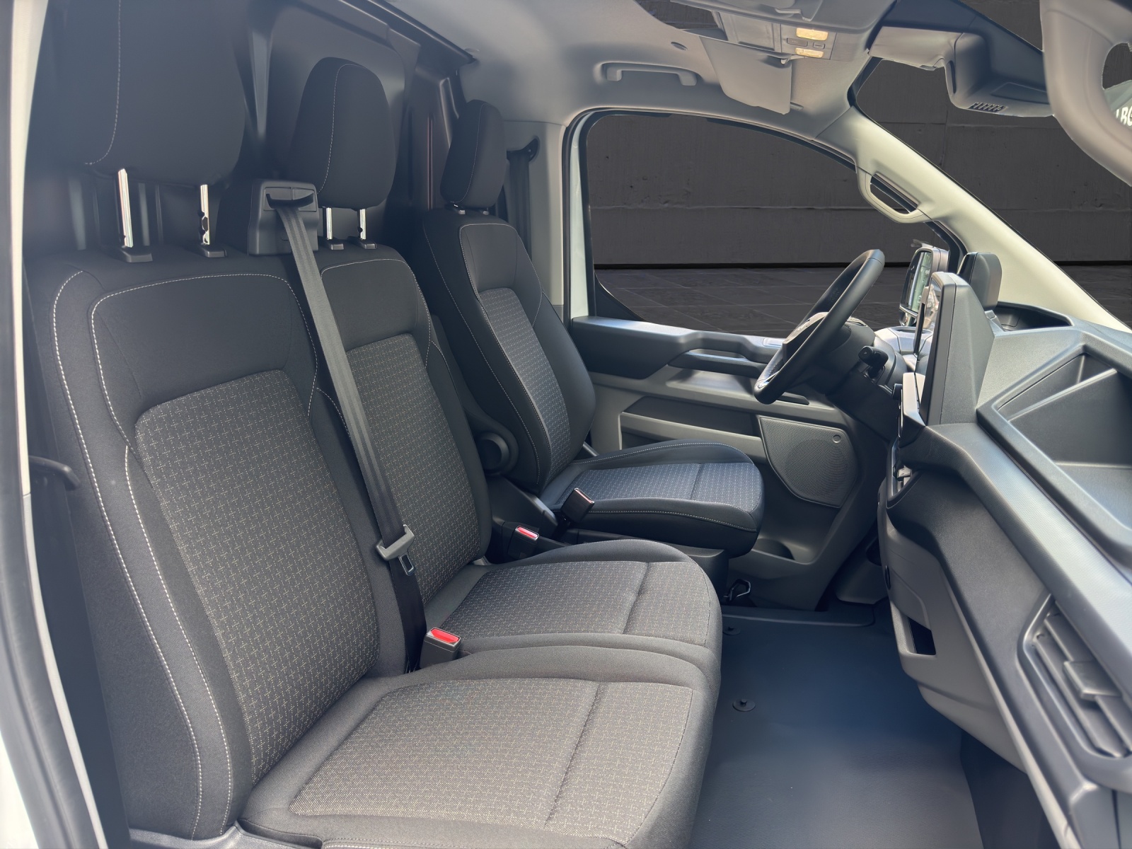 FORD Transit Custom Van 320 L1 2.0 EcoBlue 136PS Trend Automat-image-11
