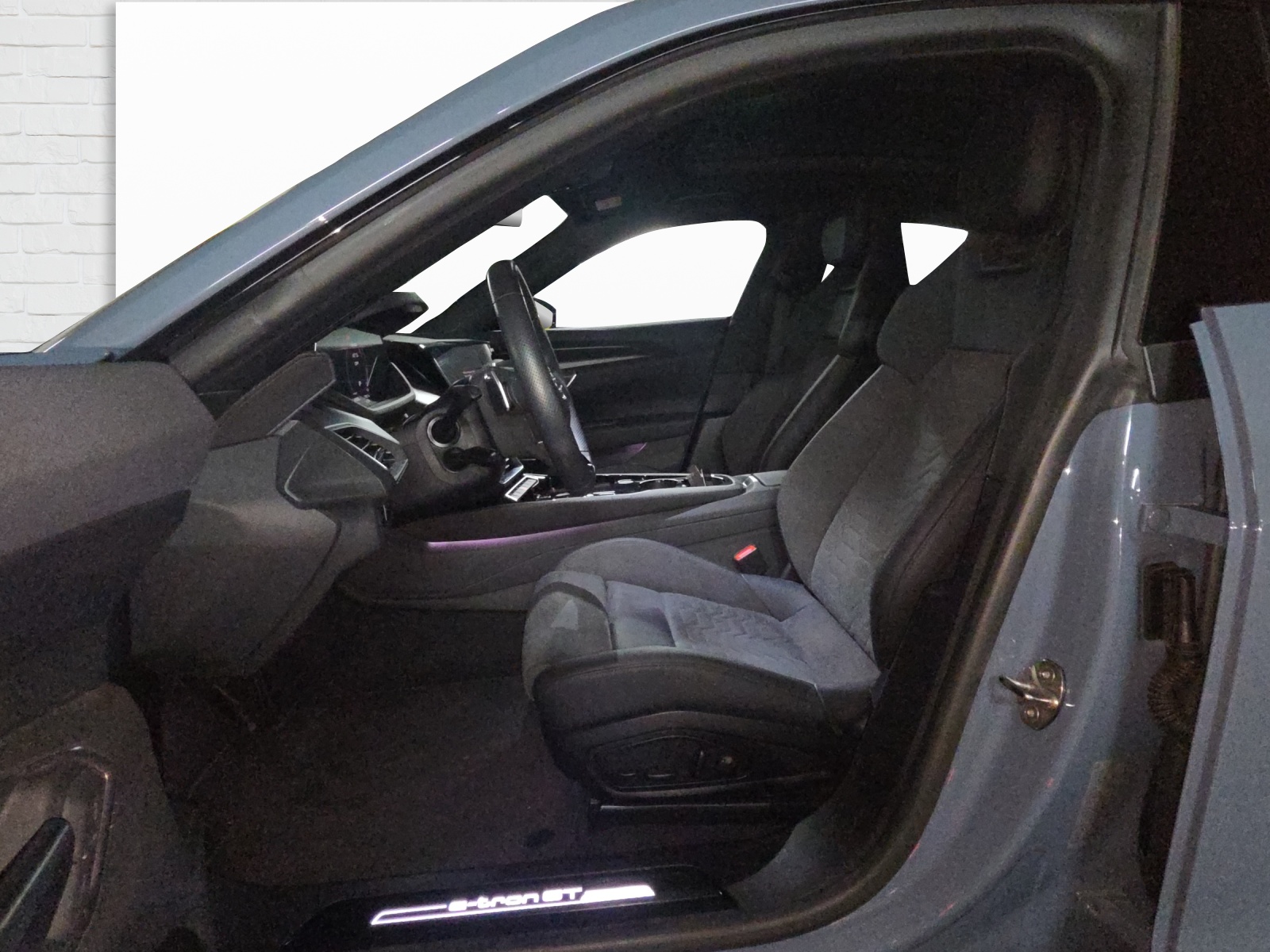 AUDI e-tron GT quattro-image-4