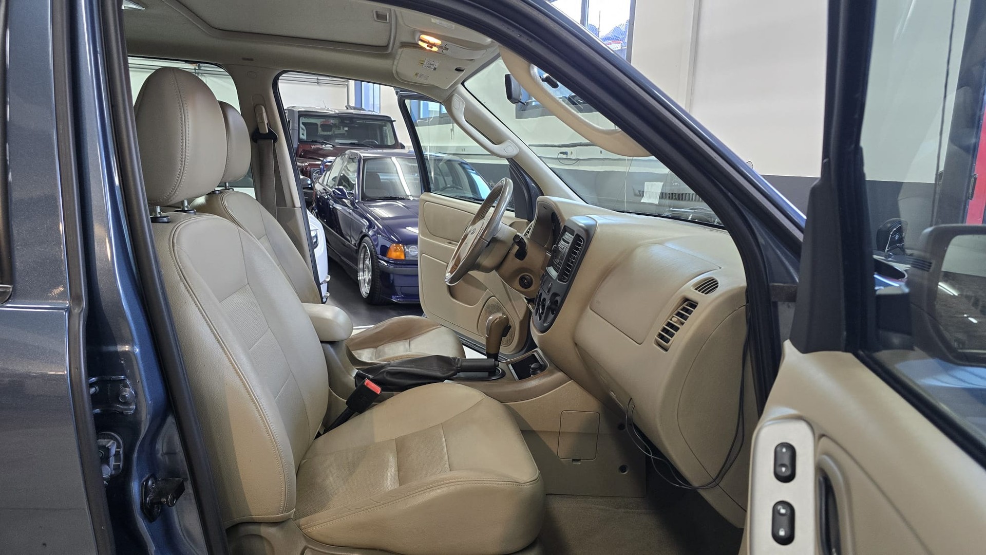FORD Maverick 3.0 24V Executive 4X4-image-14