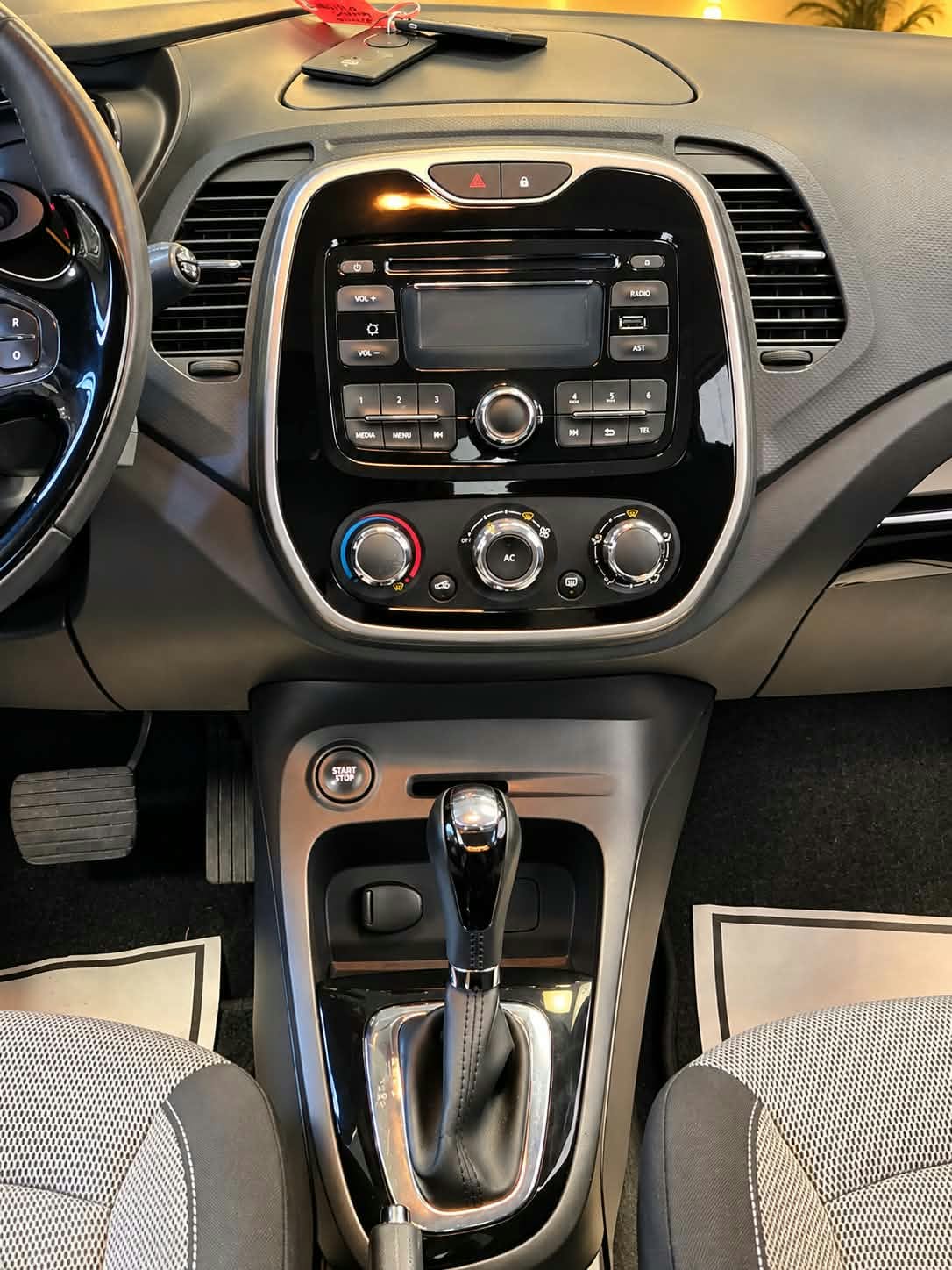 RENAULT Captur 1.2 T 16V Dynamique EDC-image-14