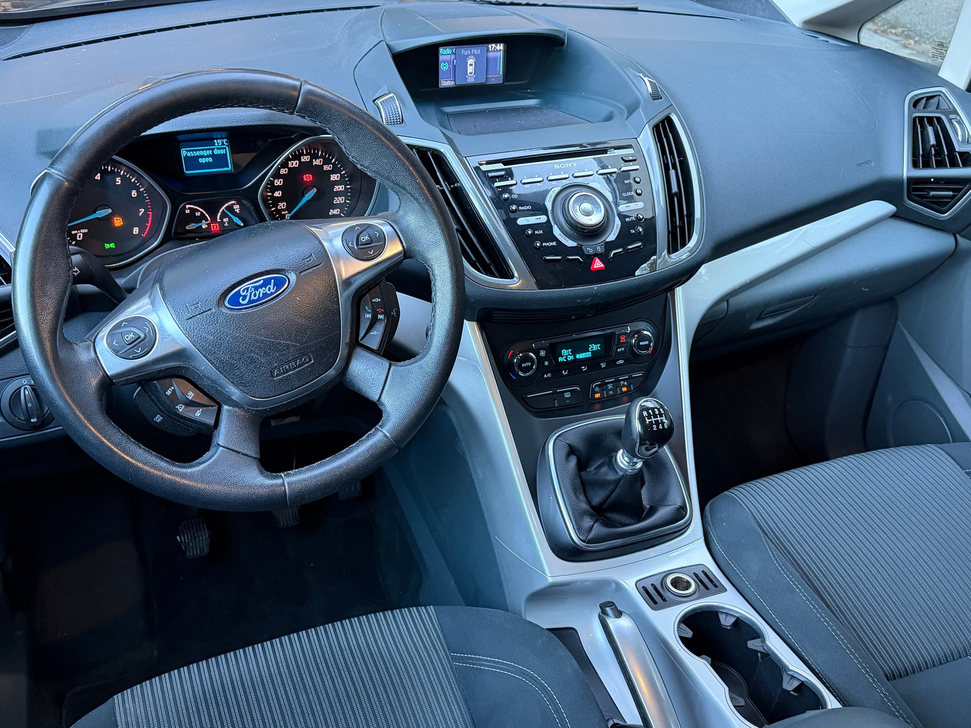 FORD C-Max 1.6 SCTi Titanium-image-5