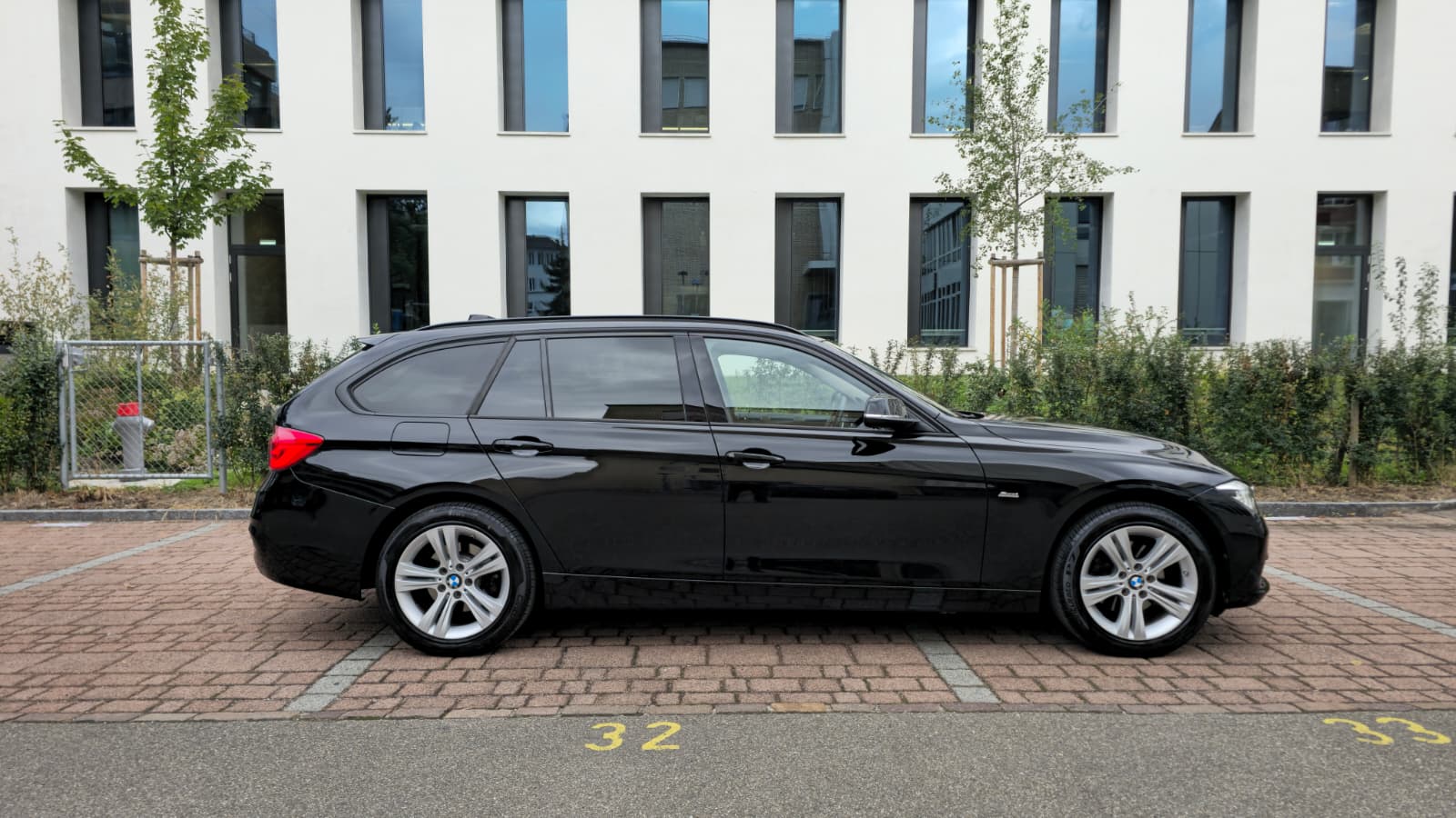 BMW 320d xDrive Touring Sport Line Steptronic| Frisch ab MFK und Service| Elk Anhänger Kupplung| **Top Ausstattung**-image-3